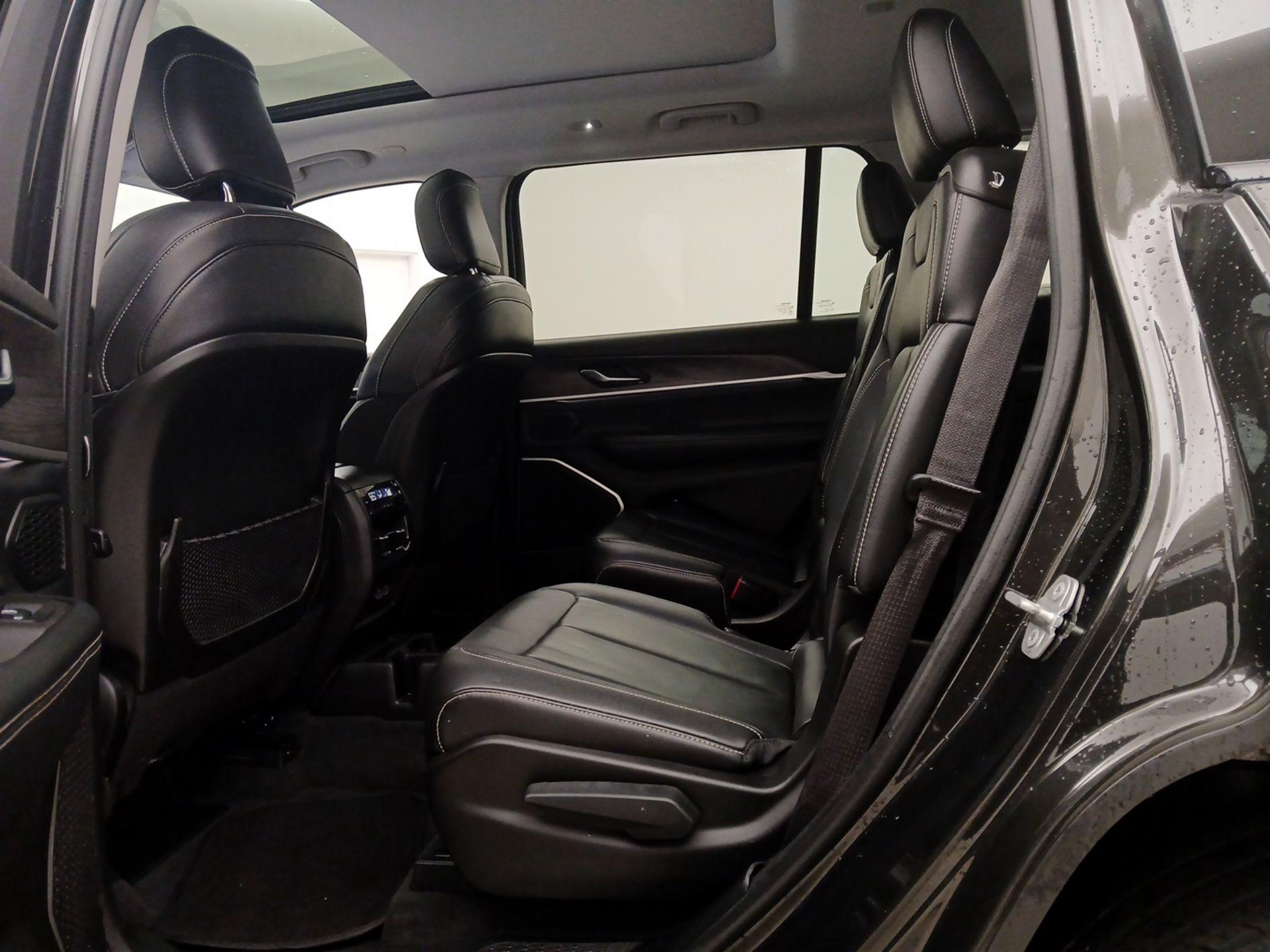 Thumbnail: 2022 Jeep Grand Cherokee L - 20