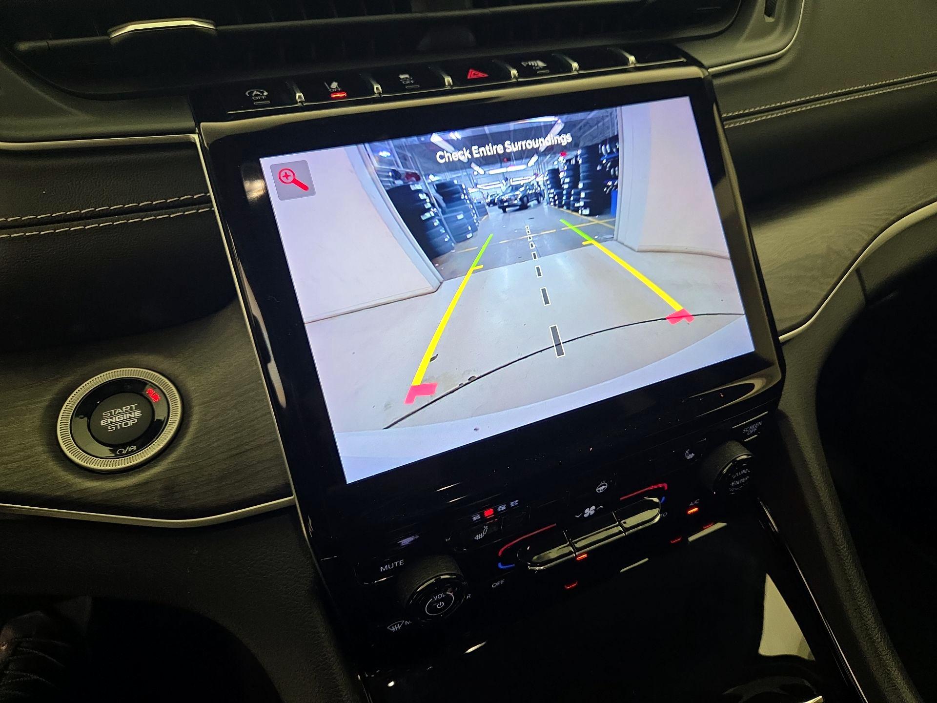 Thumbnail: 2022 Jeep Grand Cherokee - 14