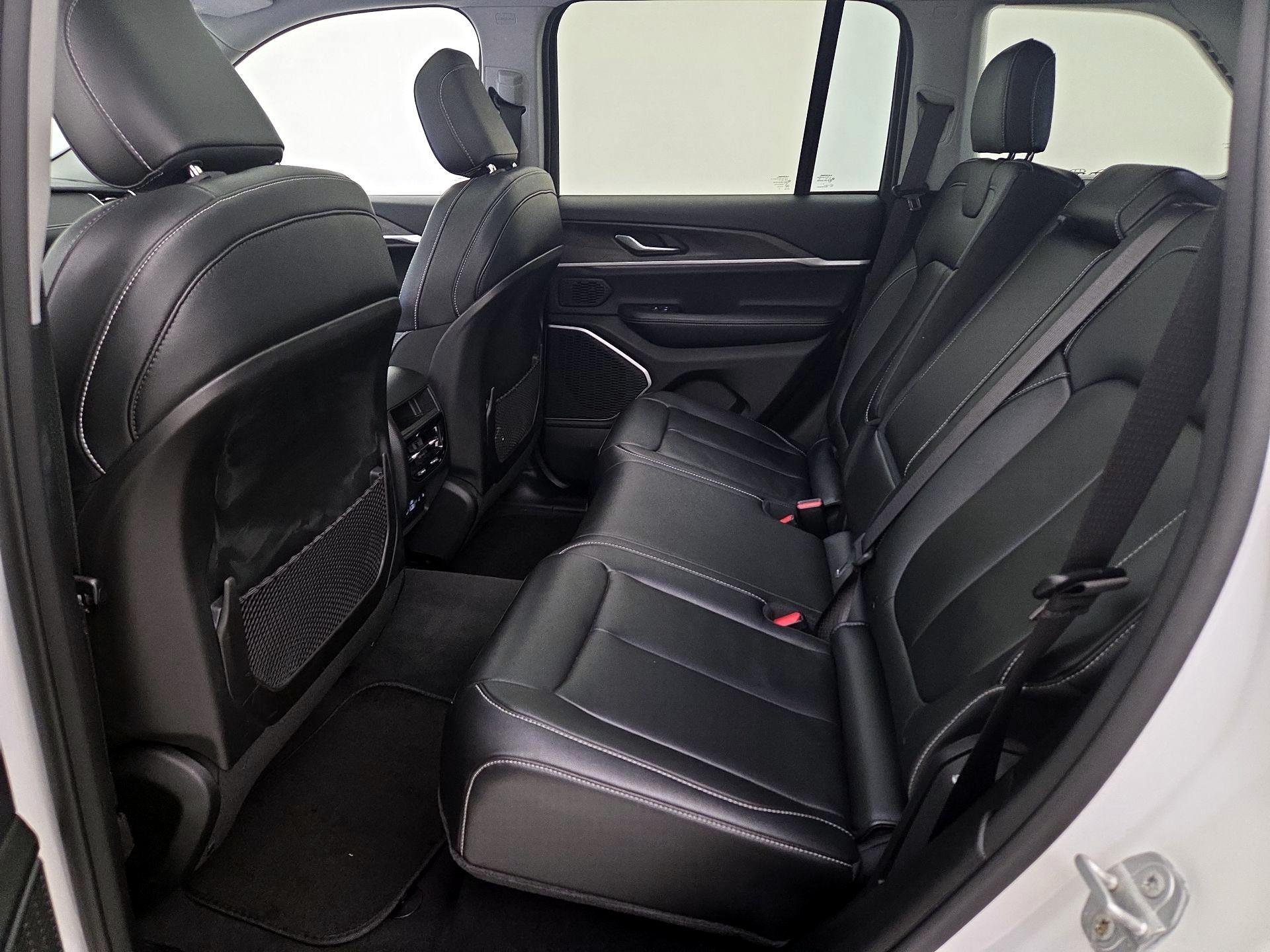 Thumbnail: 2022 Jeep Grand Cherokee - 20