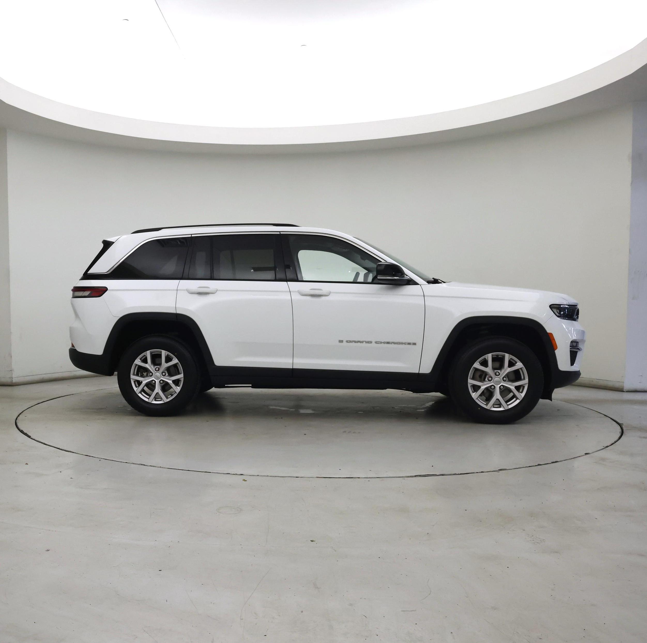 Thumbnail: 2022 Jeep Grand Cherokee - 7