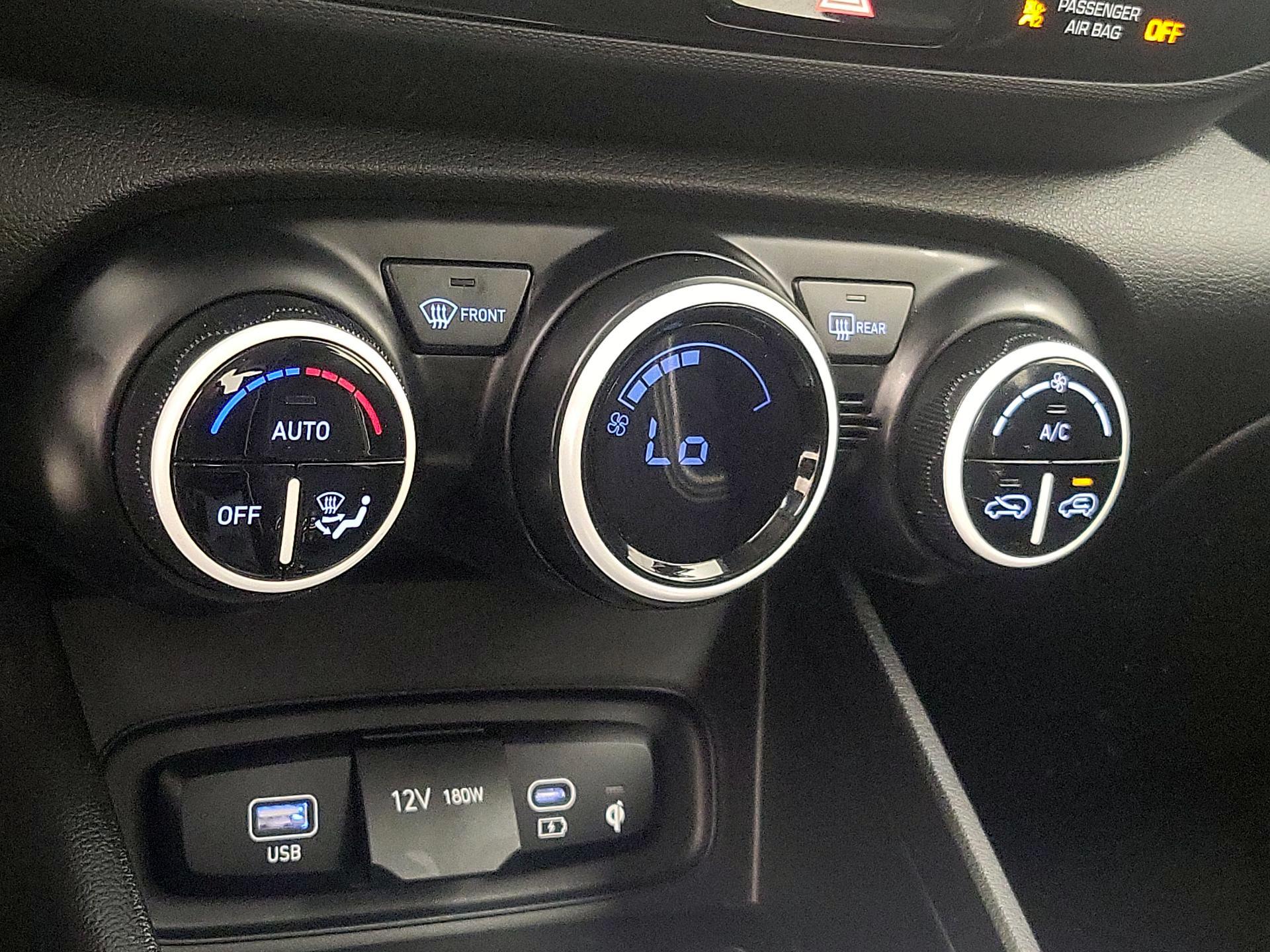 Thumbnail: 2023 Hyundai Venue - 17