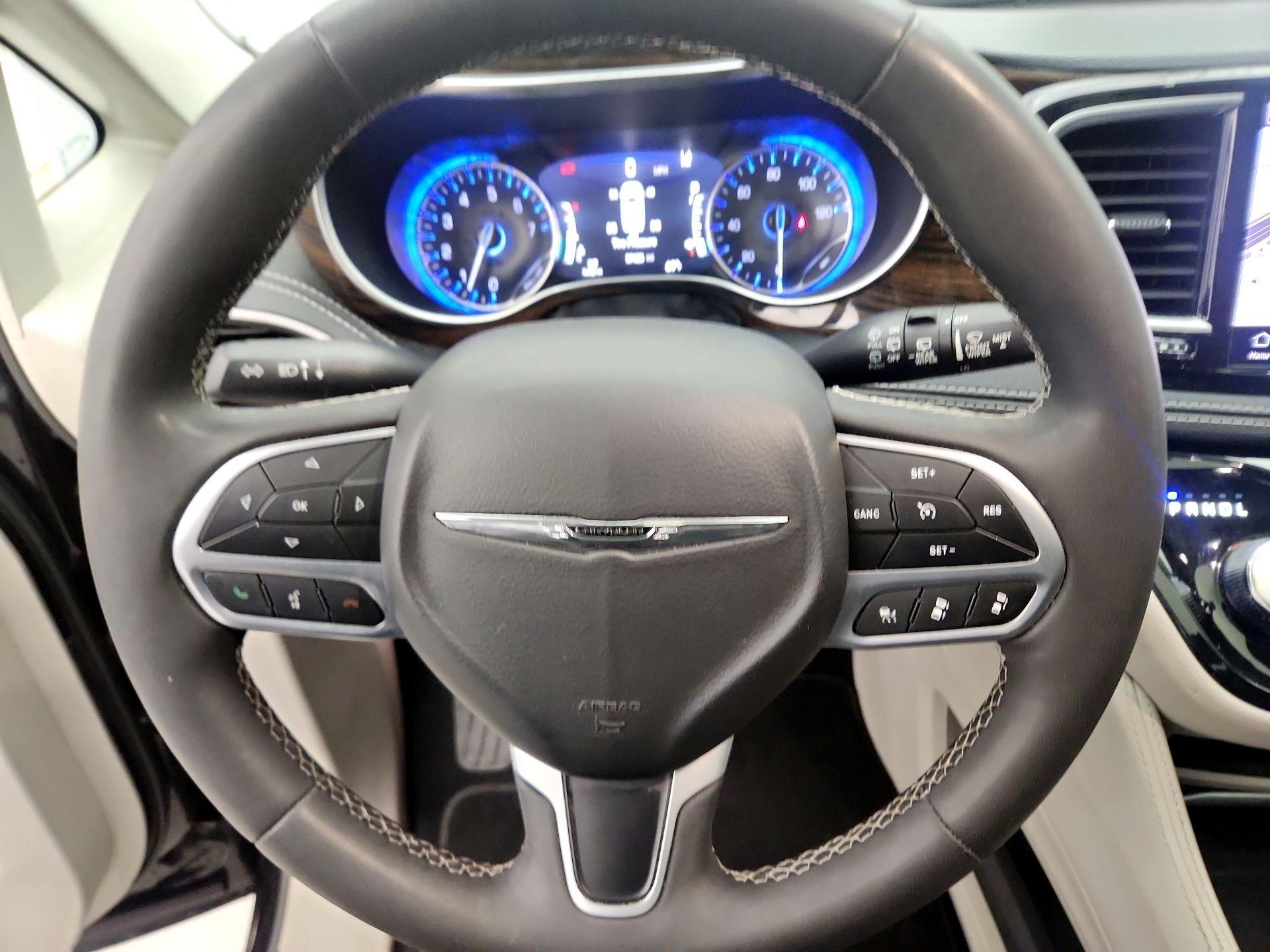 Thumbnail: 2023 Chrysler Pacifica - 10