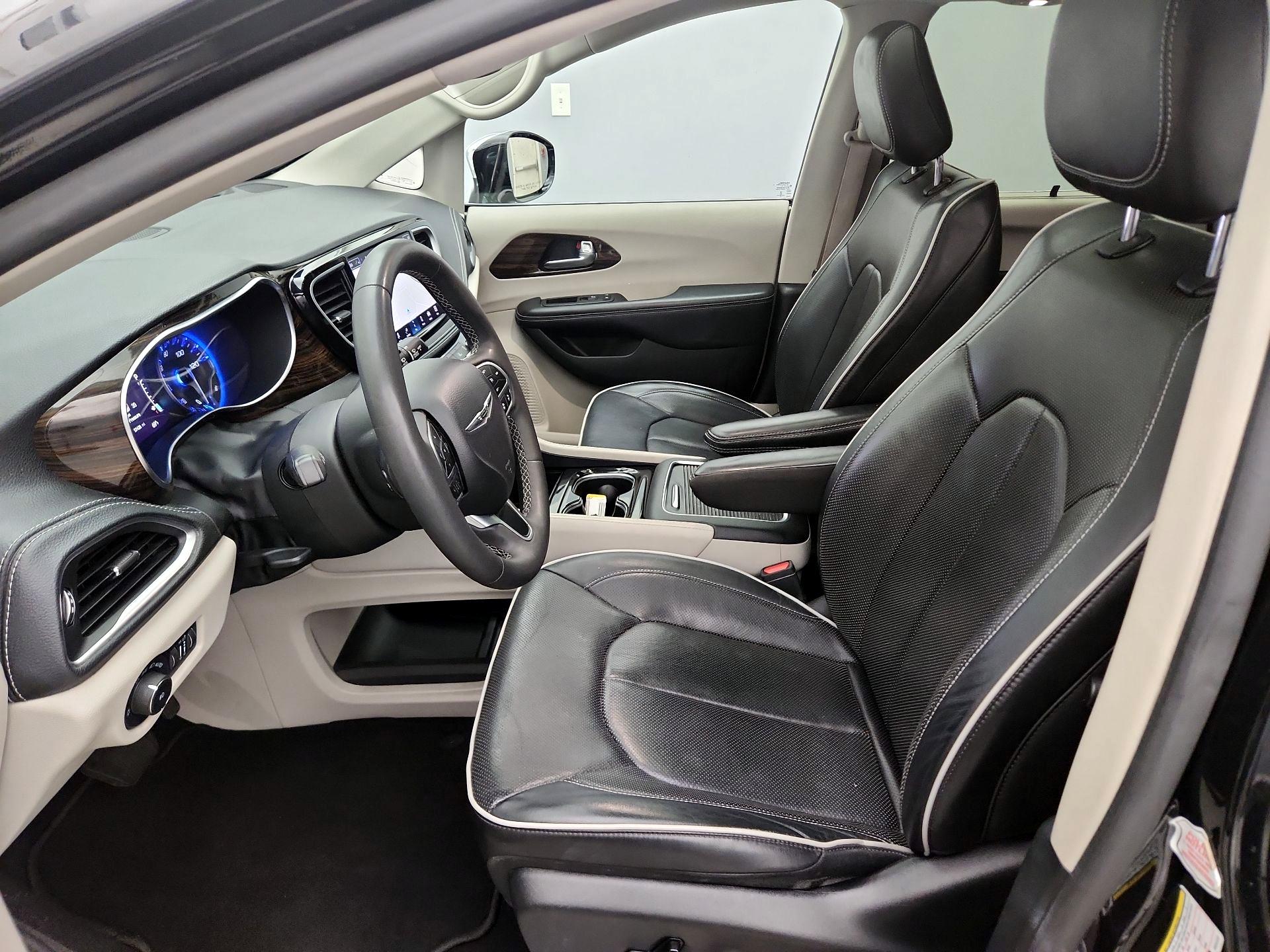 Thumbnail: 2023 Chrysler Pacifica - 11