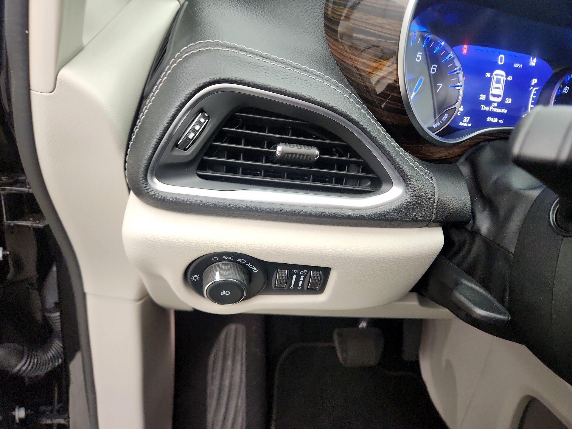 Thumbnail: 2023 Chrysler Pacifica - 13