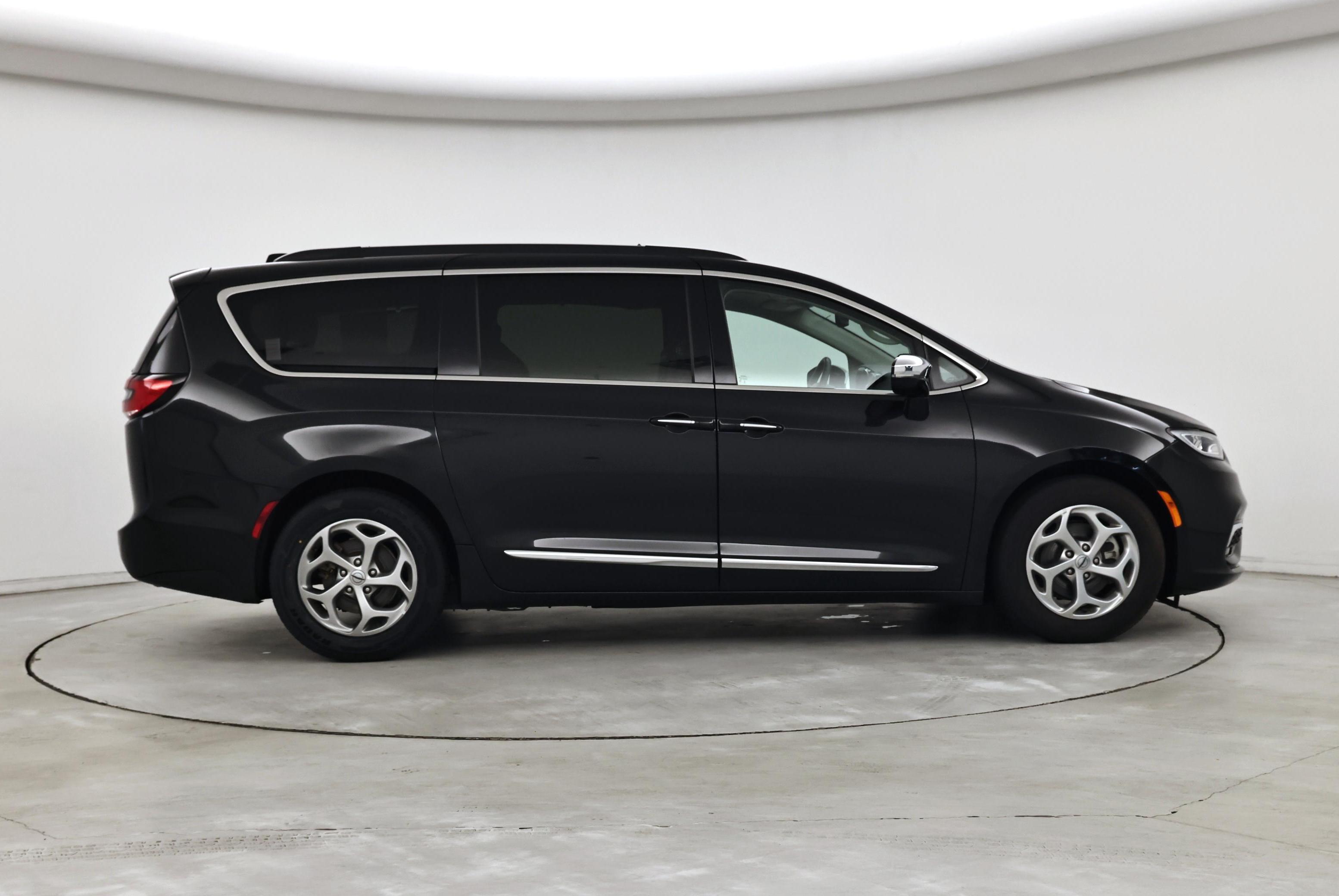 Thumbnail: 2023 Chrysler Pacifica - 7