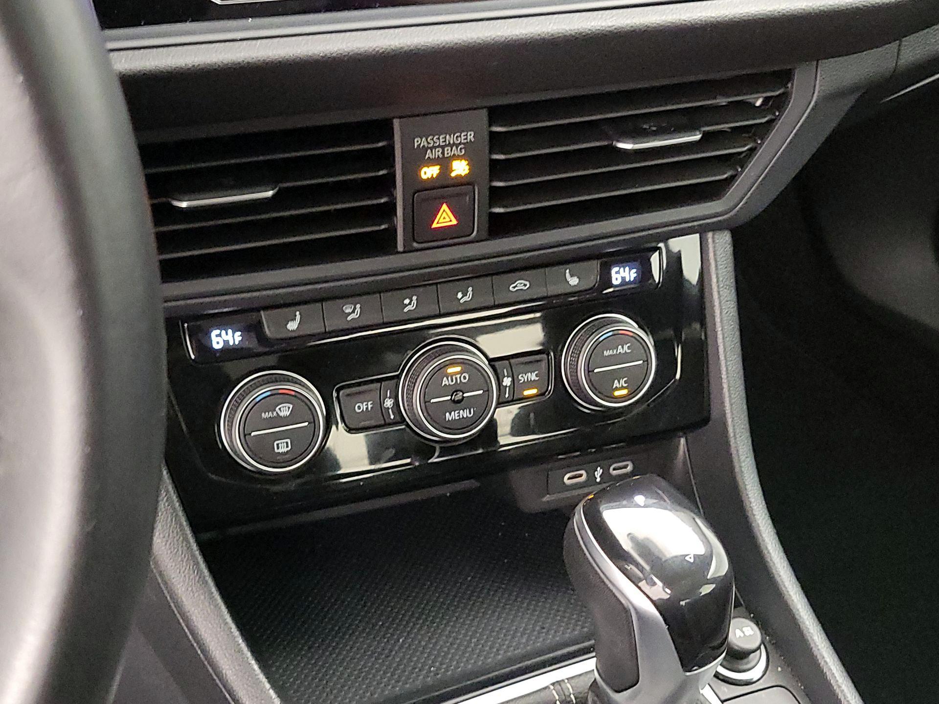 Thumbnail: 2024 Volkswagen Jetta - 16