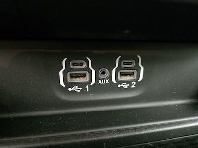USB/AUX Ports