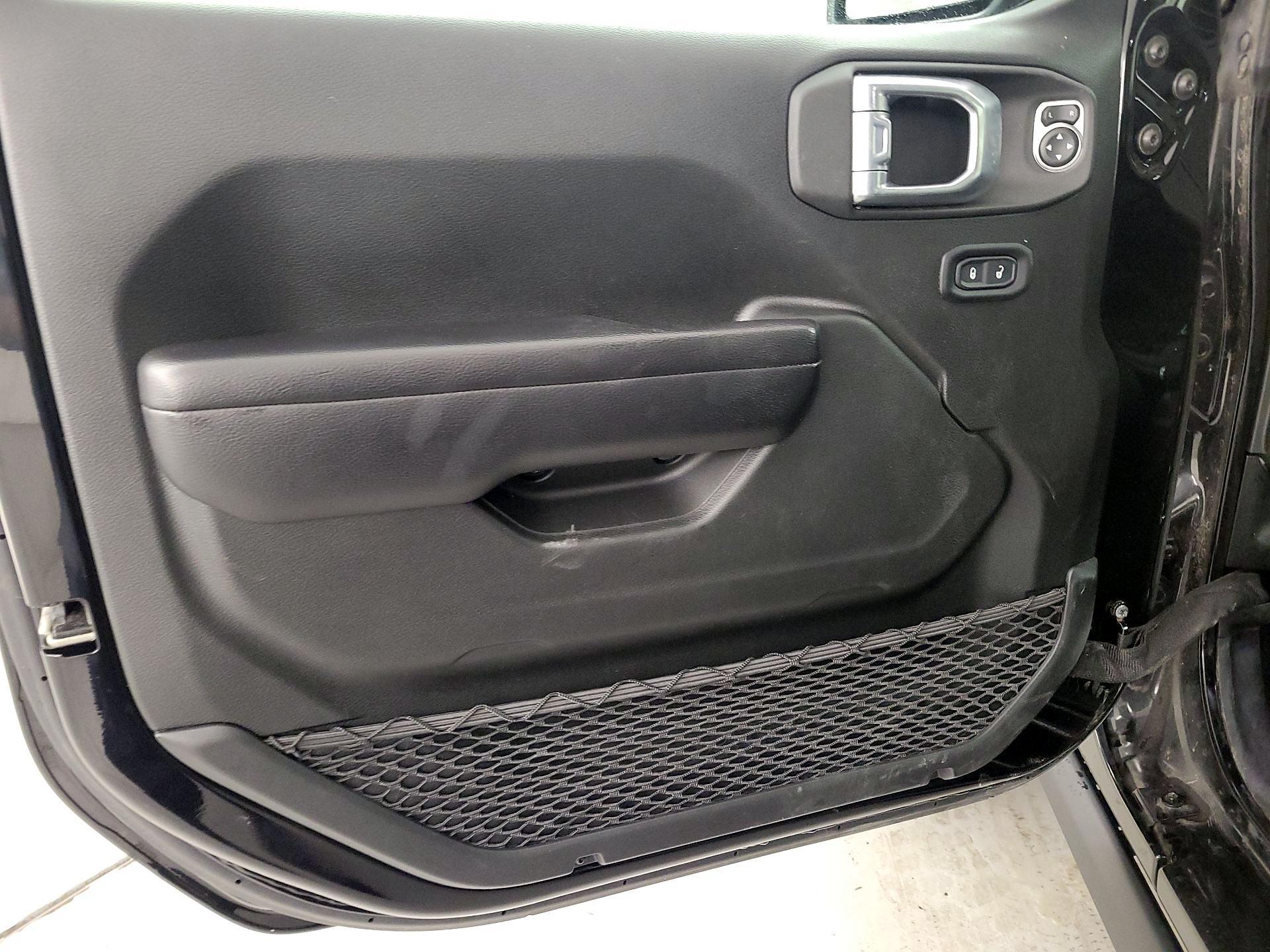 Thumbnail: 2021 Jeep Gladiator - 12