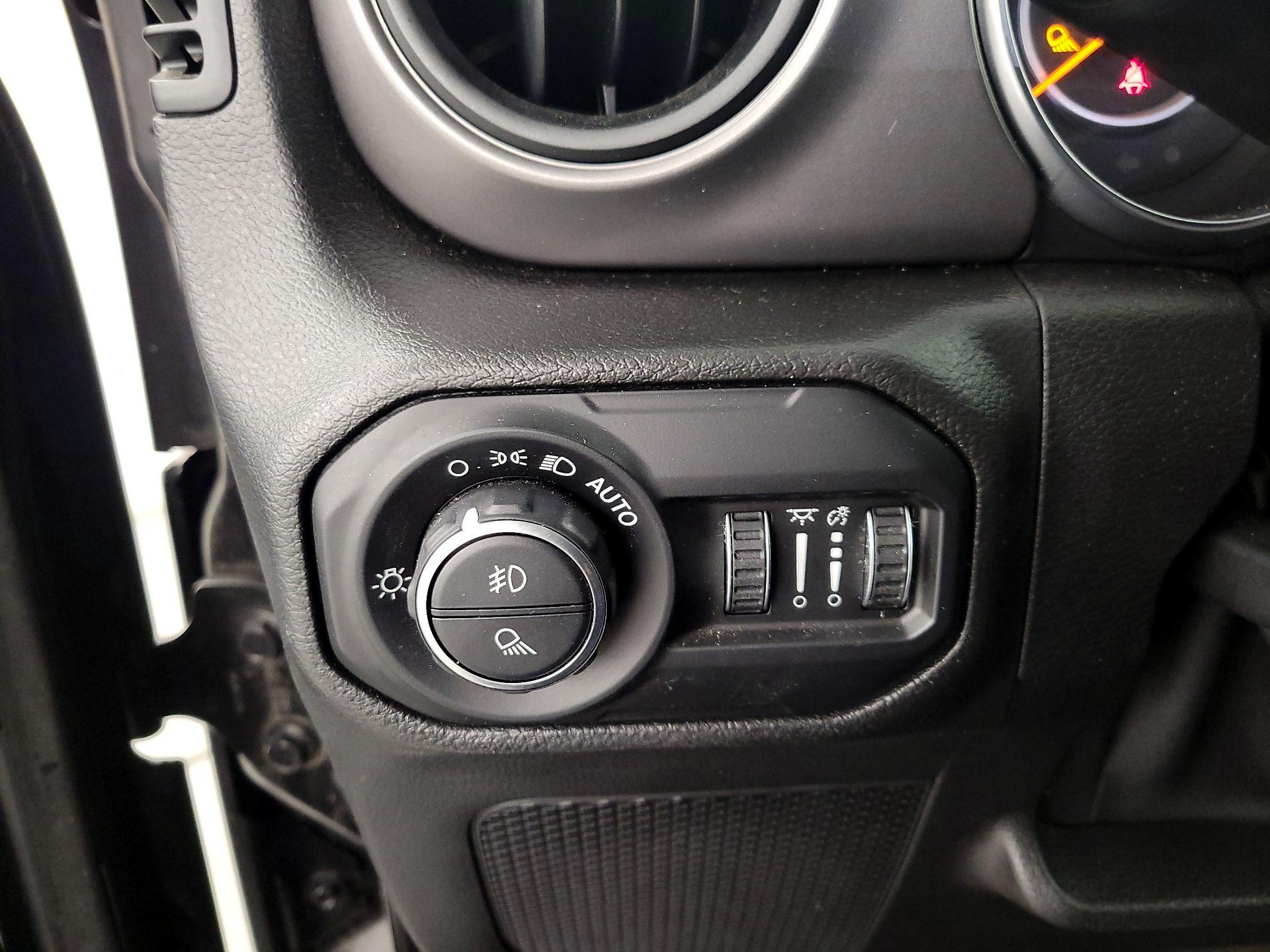 Thumbnail: 2021 Jeep Gladiator - 13