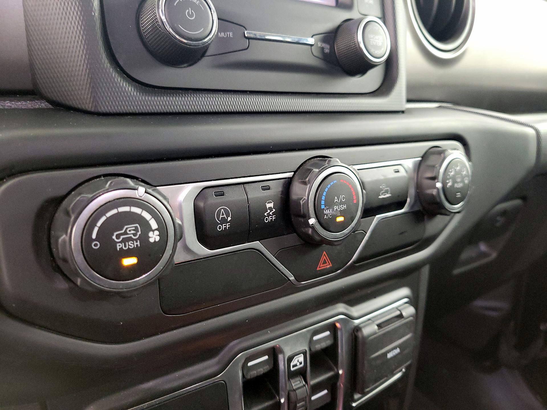 Thumbnail: 2021 Jeep Gladiator - 16