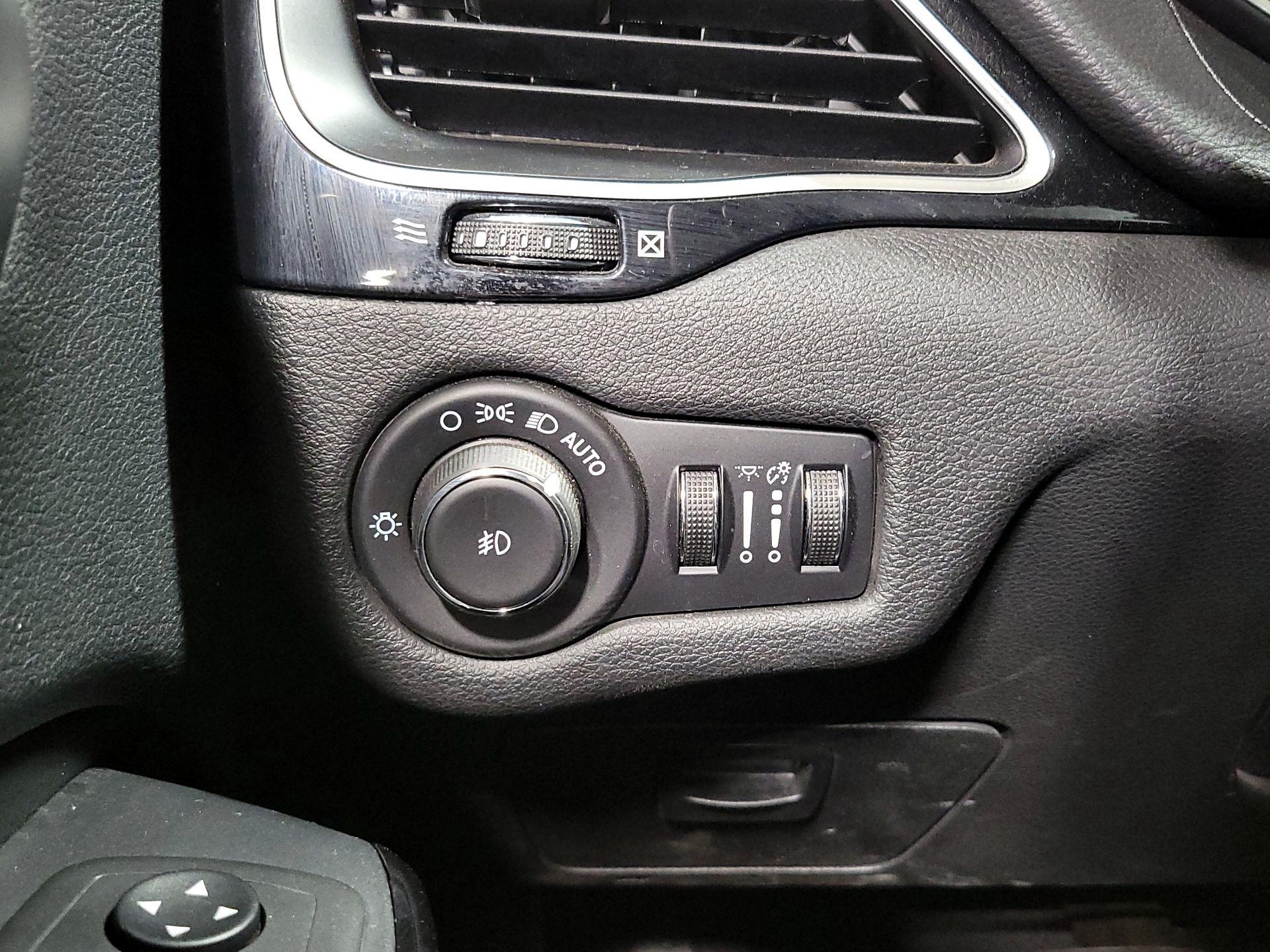 Thumbnail: 2021 Jeep Cherokee - 13