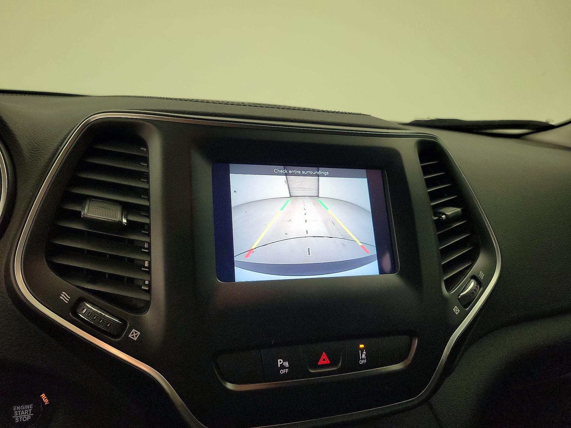 Thumbnail: 2021 Jeep Cherokee - 14