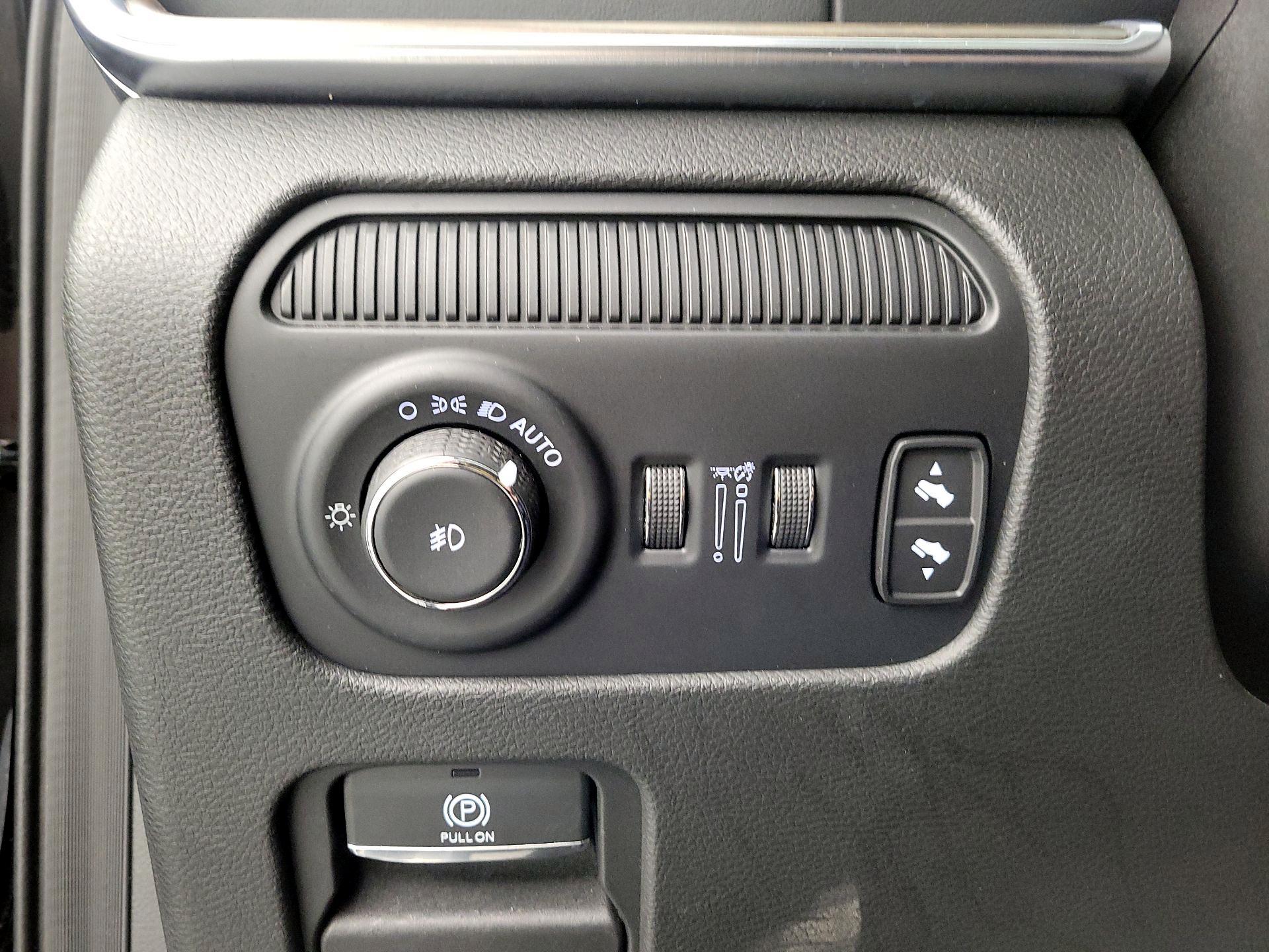 Thumbnail: 2024 Jeep Grand Wagoneer L - 13