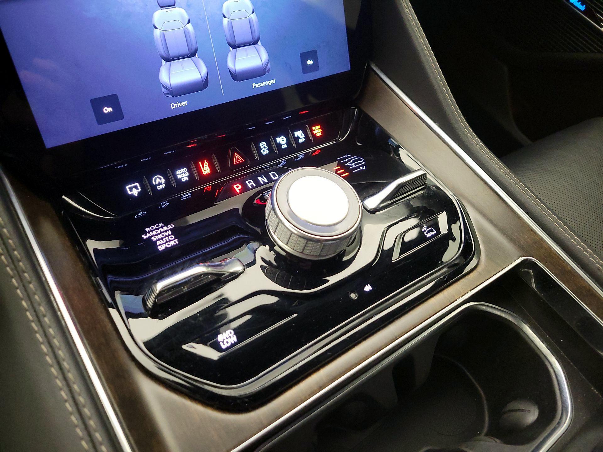 Thumbnail: 2024 Jeep Grand Wagoneer L - 18