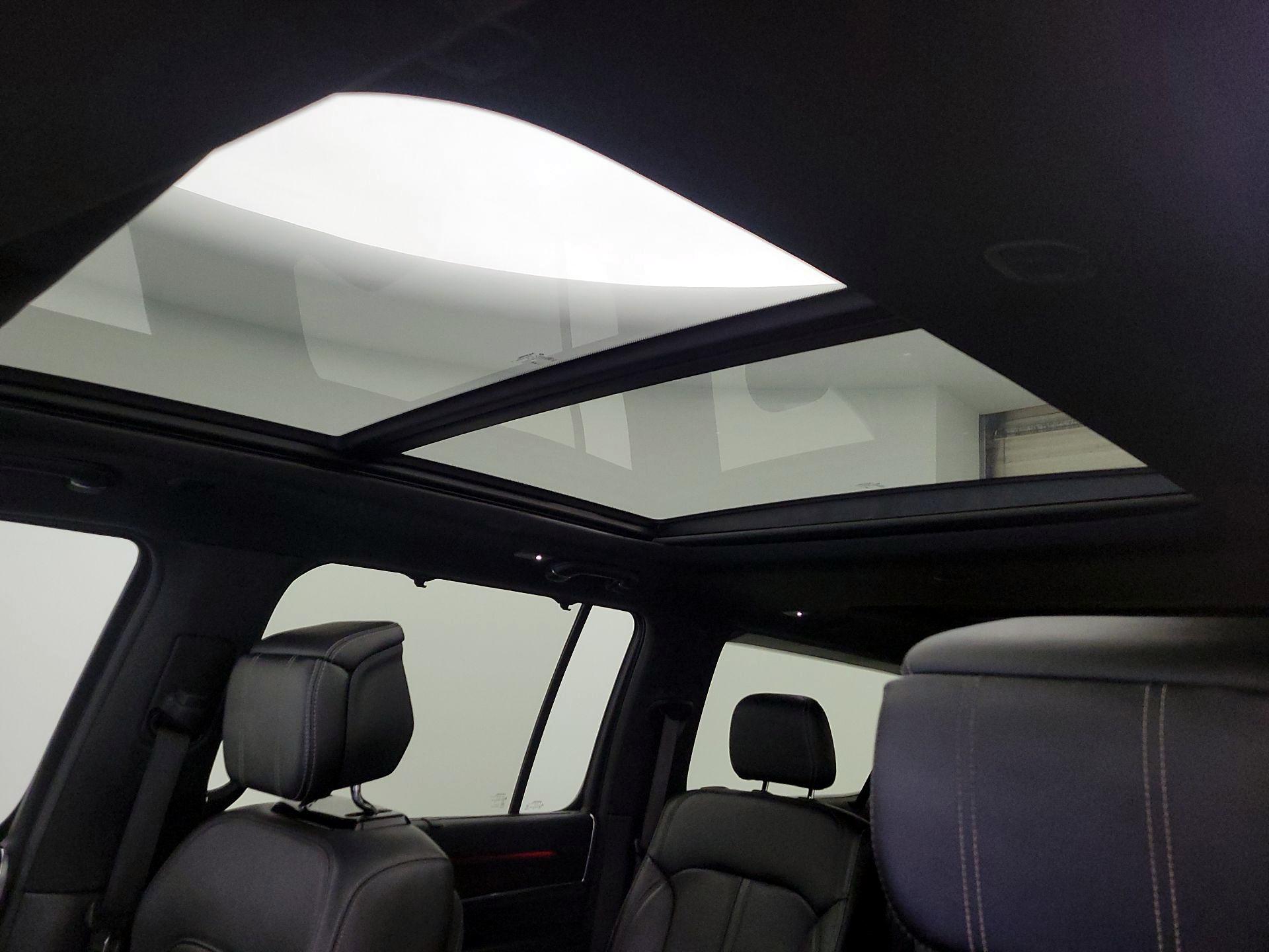 Thumbnail: 2024 Jeep Grand Wagoneer L - 20