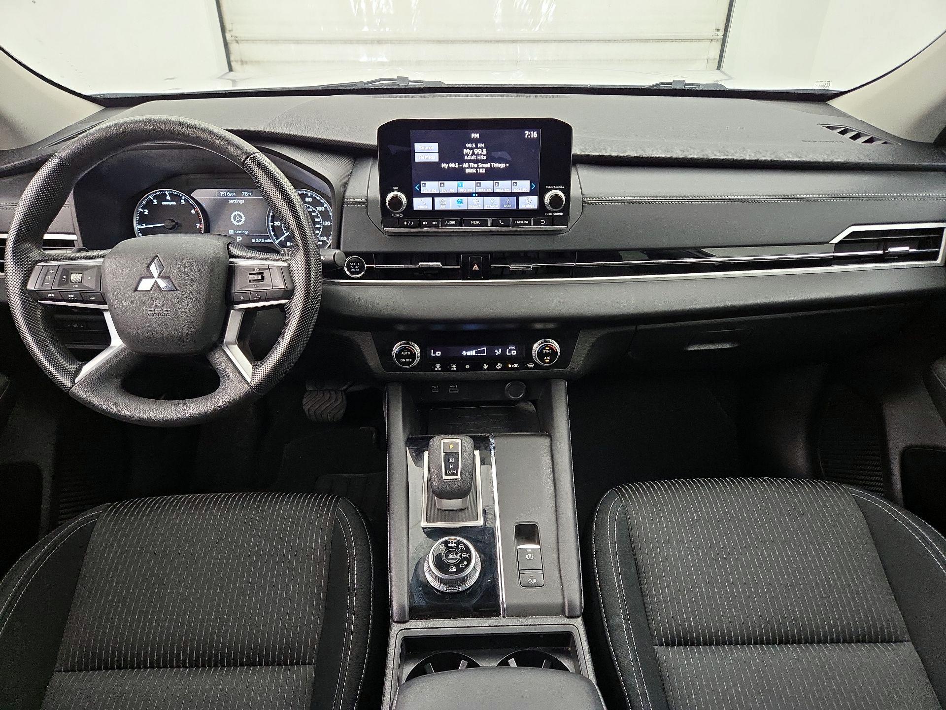 Thumbnail: 2022 Mitsubishi Outlander - 9