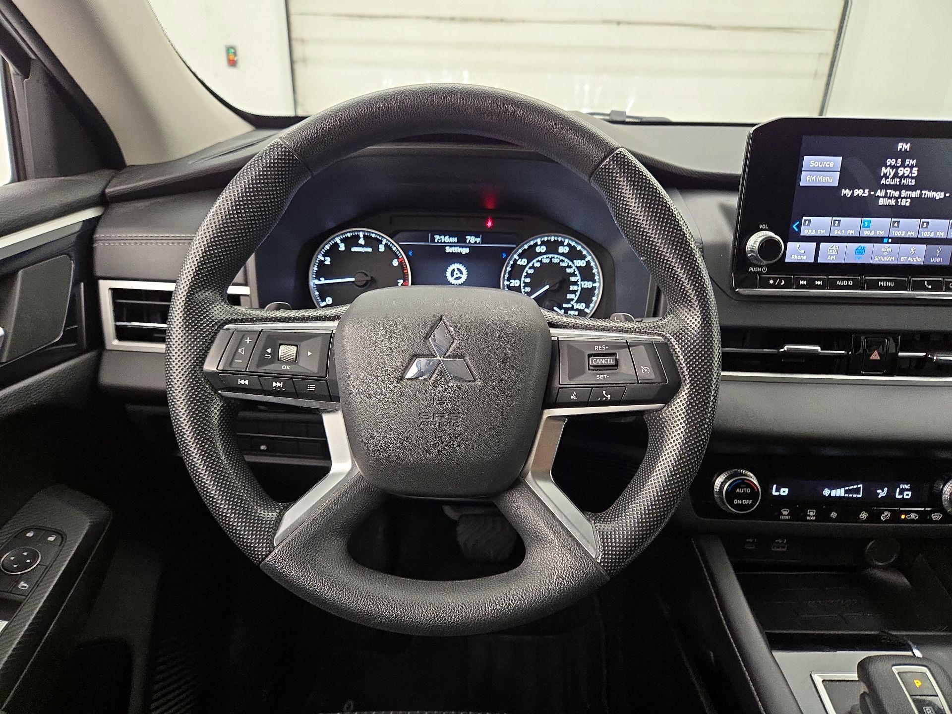 Thumbnail: 2022 Mitsubishi Outlander - 10