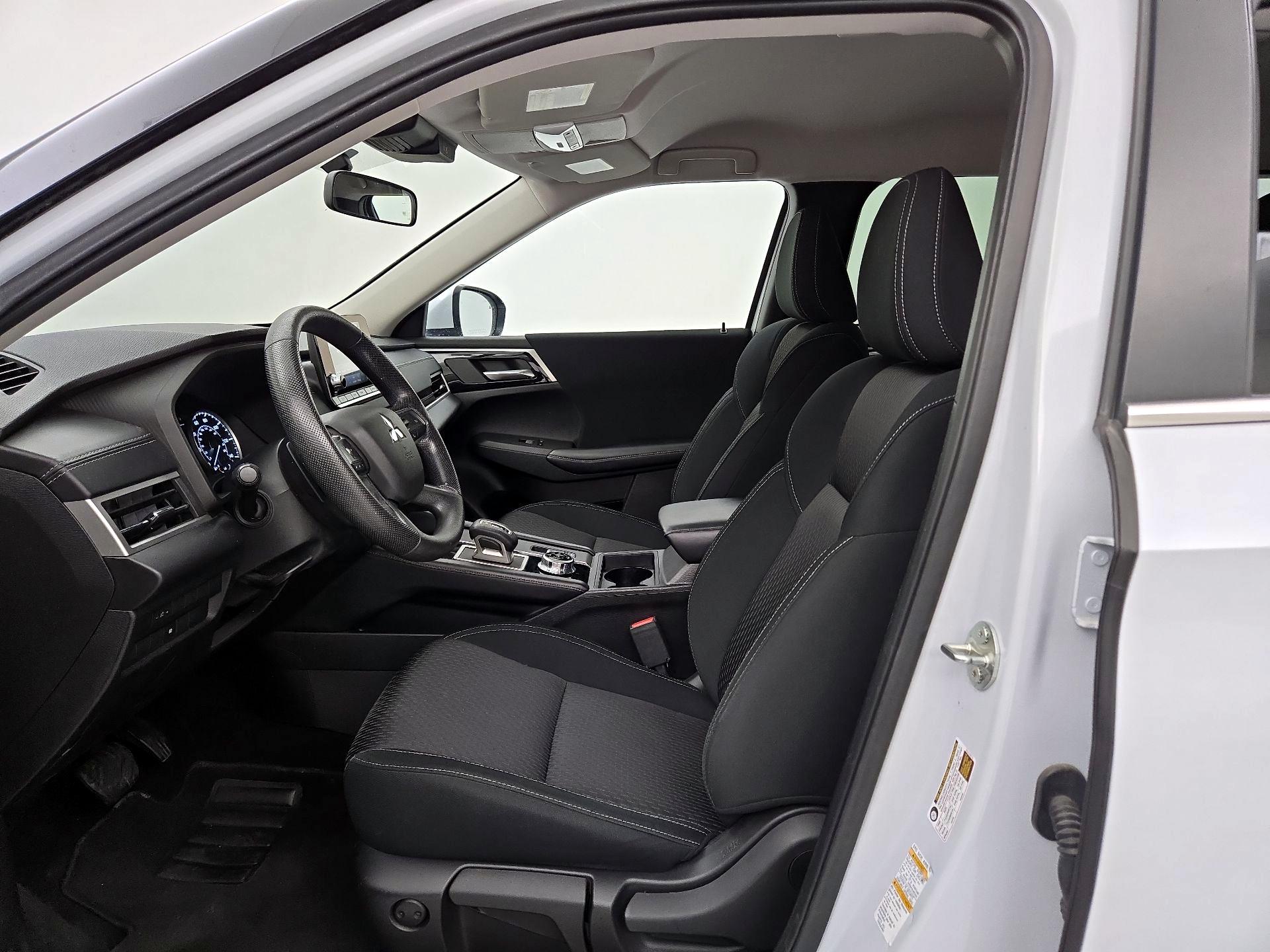 Thumbnail: 2022 Mitsubishi Outlander - 11