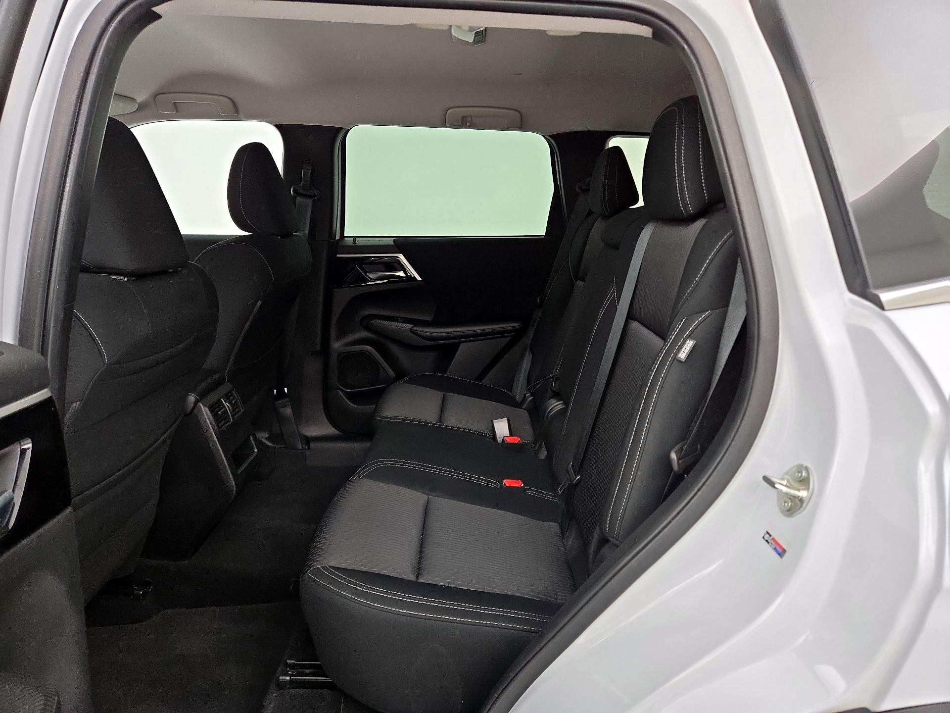 Thumbnail: 2022 Mitsubishi Outlander - 19