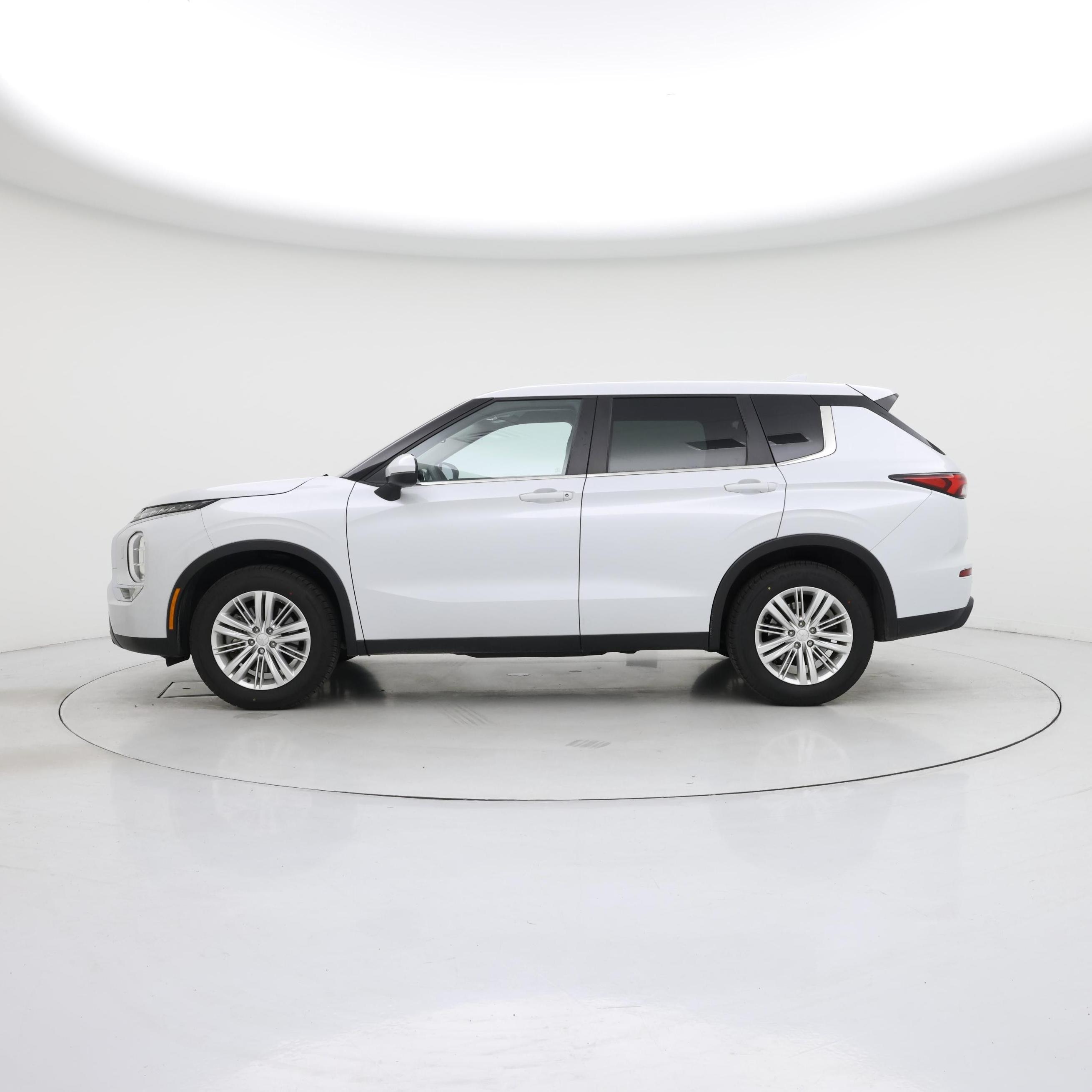 Thumbnail: 2022 Mitsubishi Outlander - 3