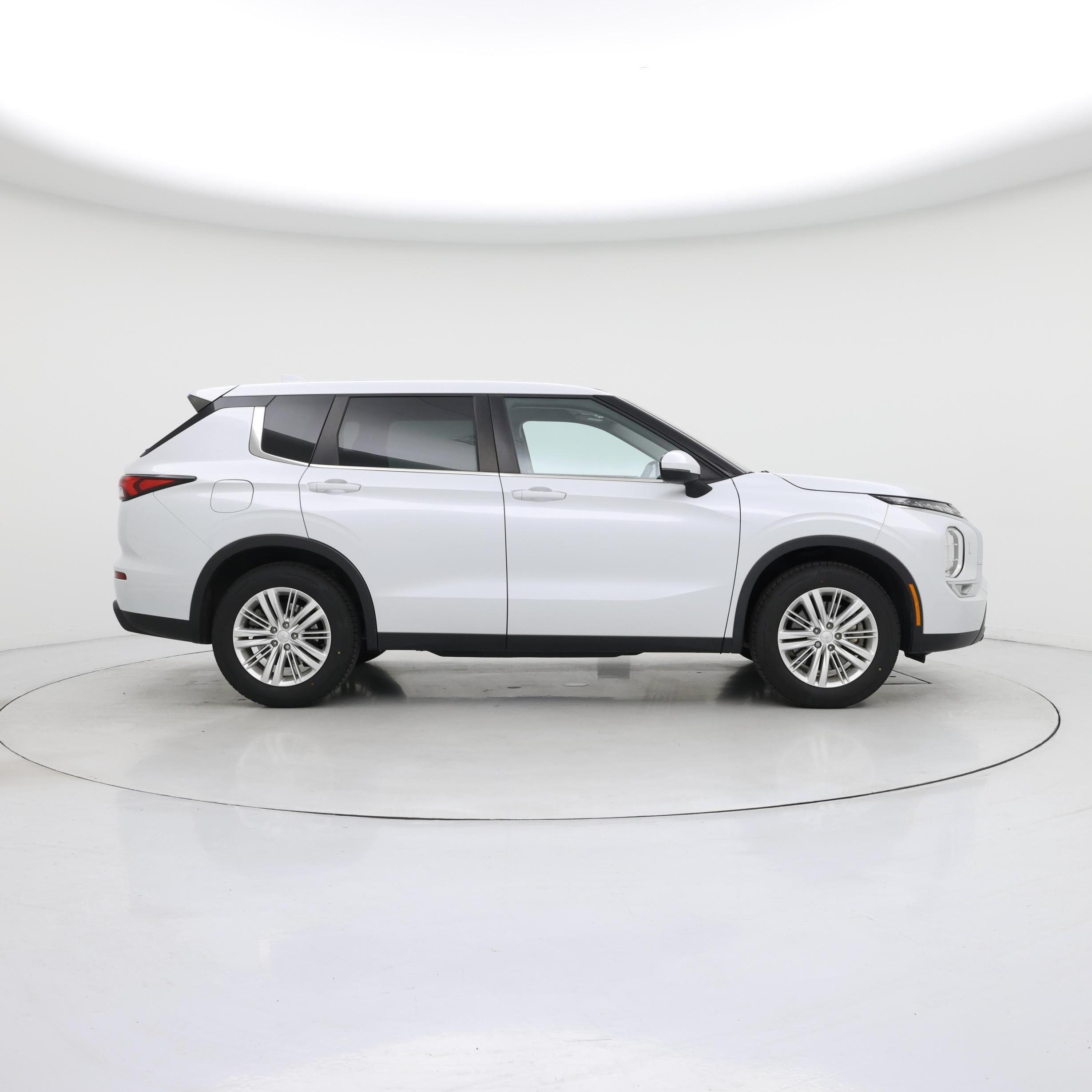 Thumbnail: 2022 Mitsubishi Outlander - 7