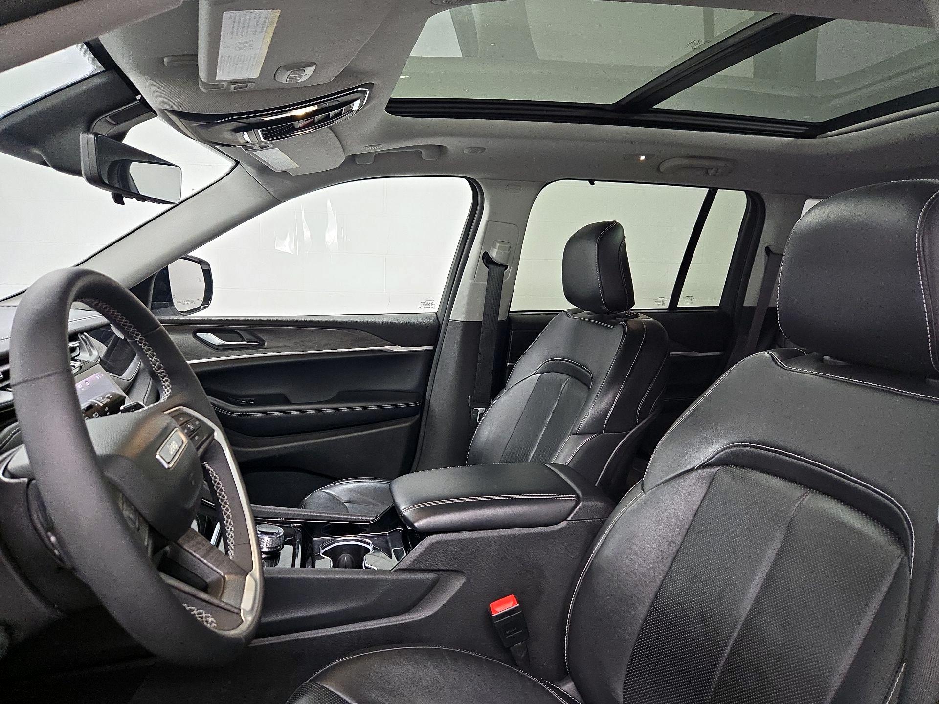 Thumbnail: 2023 Jeep Grand Cherokee - 20