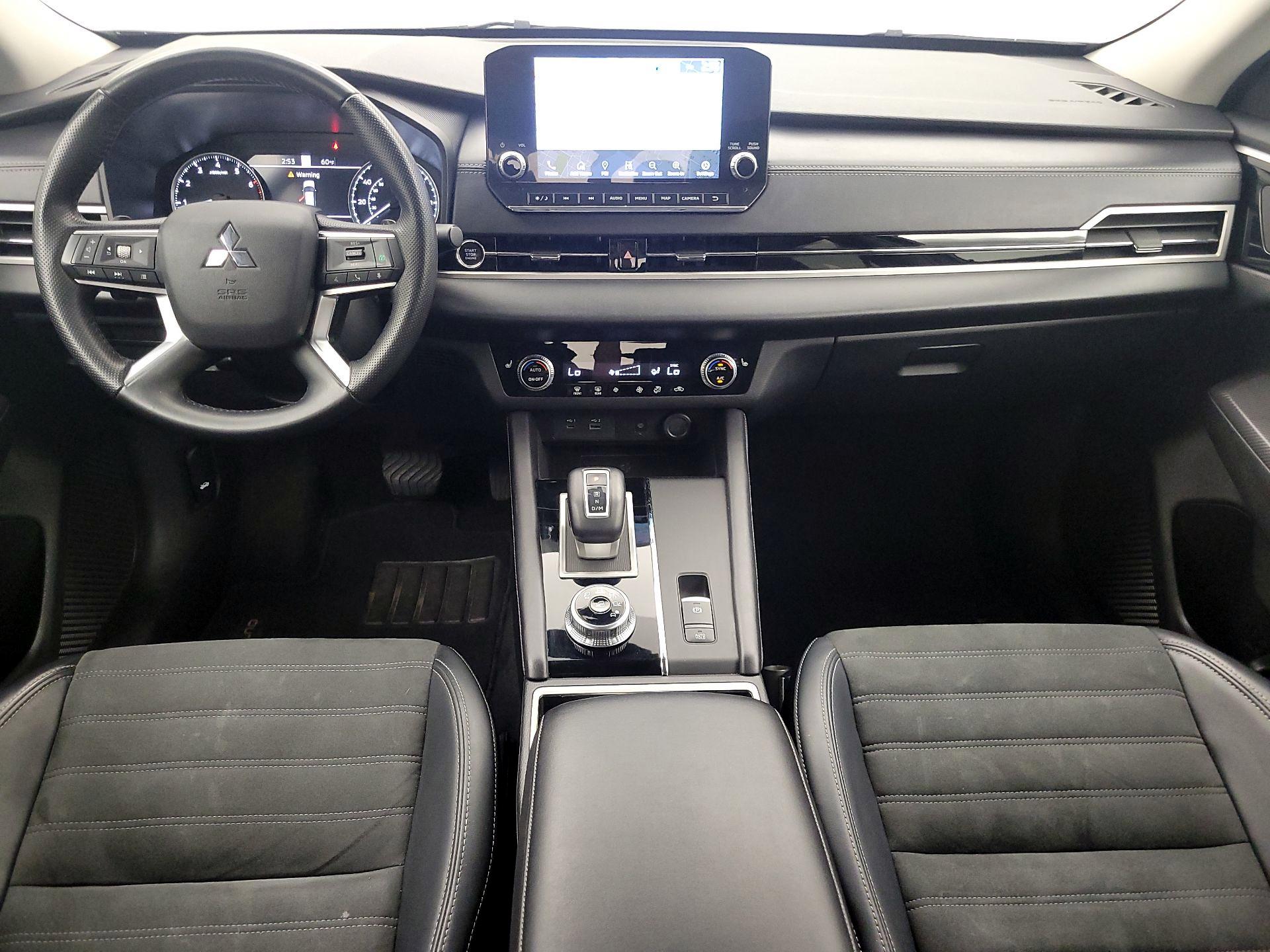 Thumbnail: 2024 Mitsubishi Outlander - 9