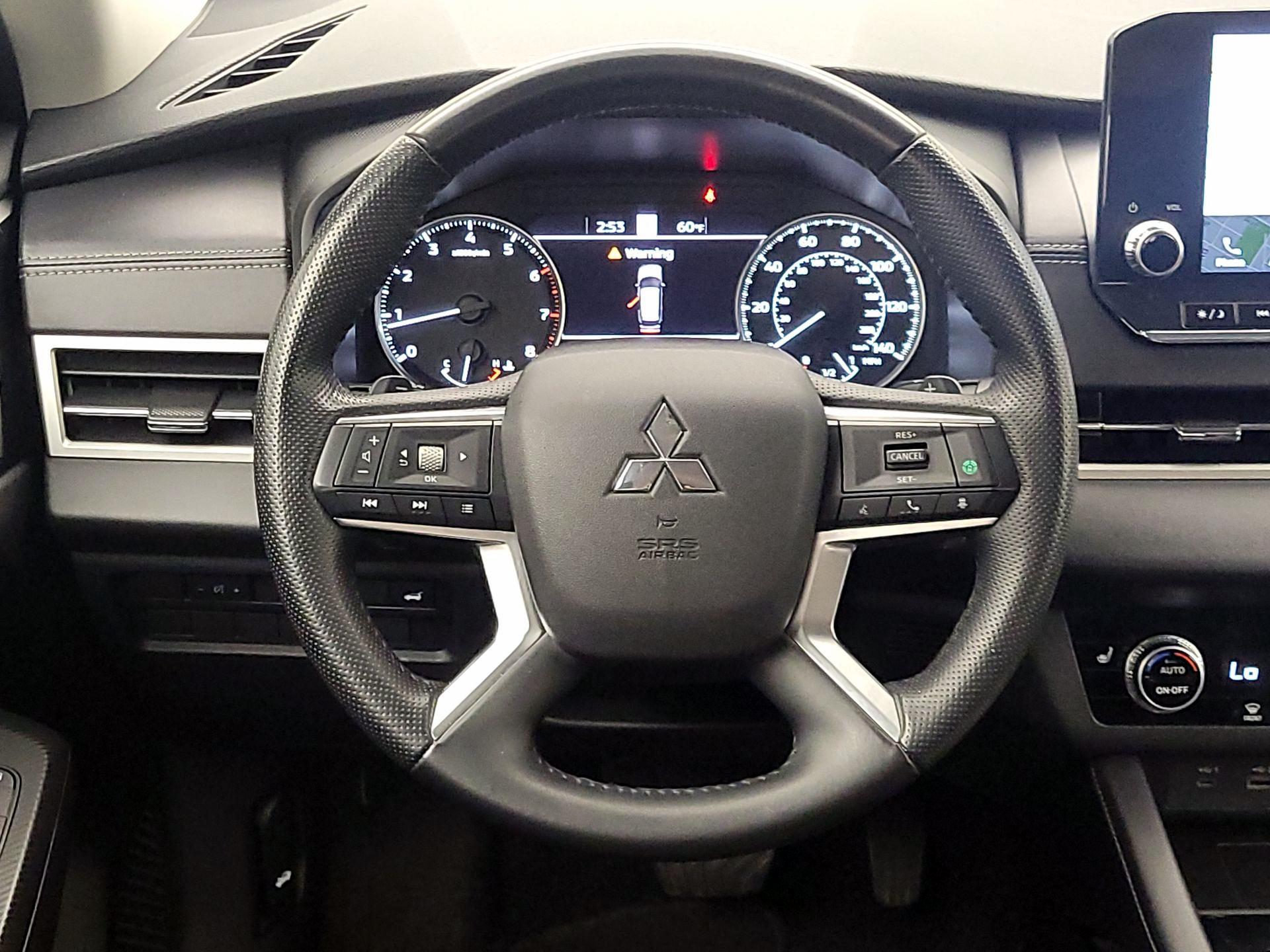 Thumbnail: 2024 Mitsubishi Outlander - 10