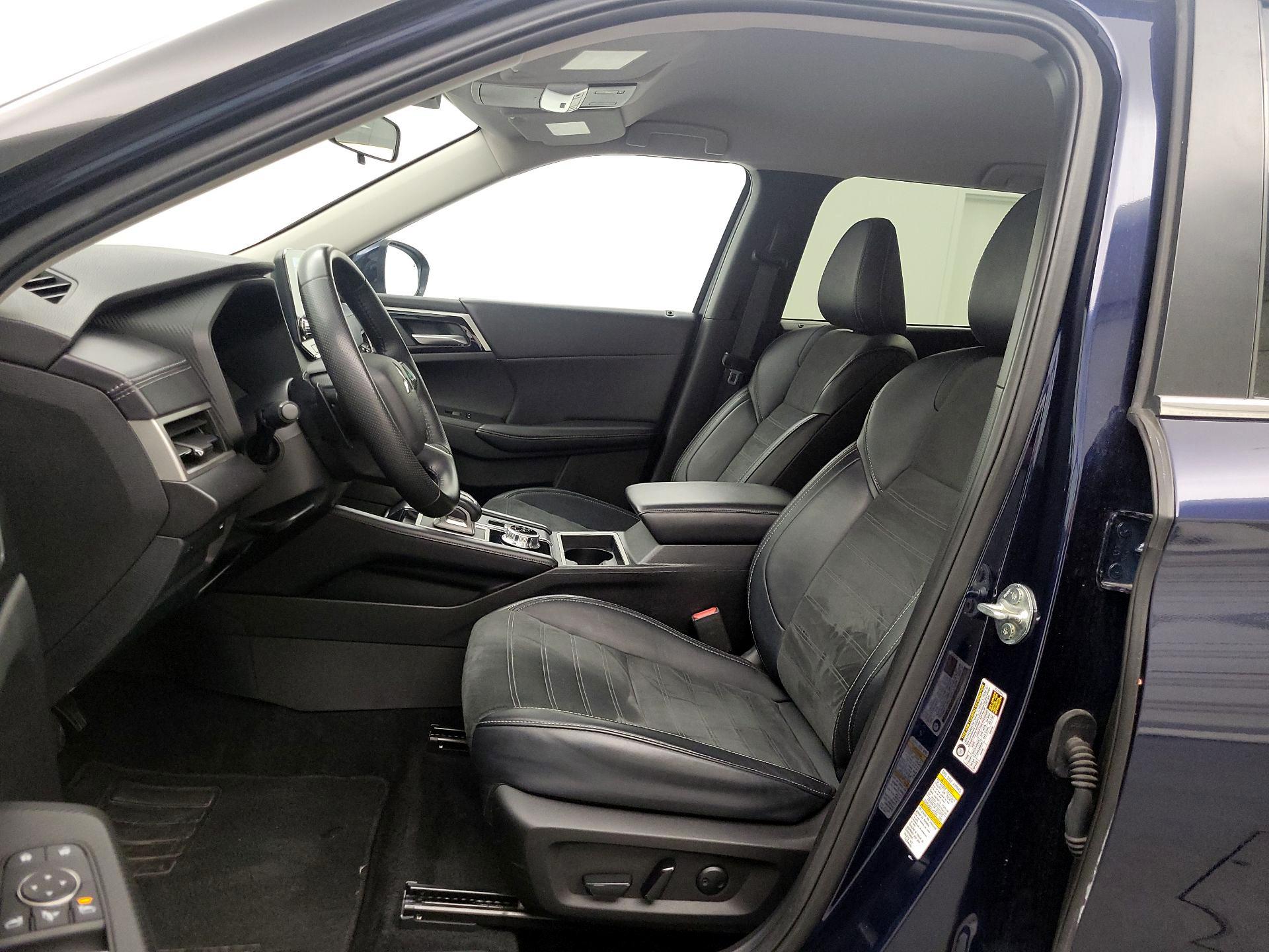 Thumbnail: 2024 Mitsubishi Outlander - 11