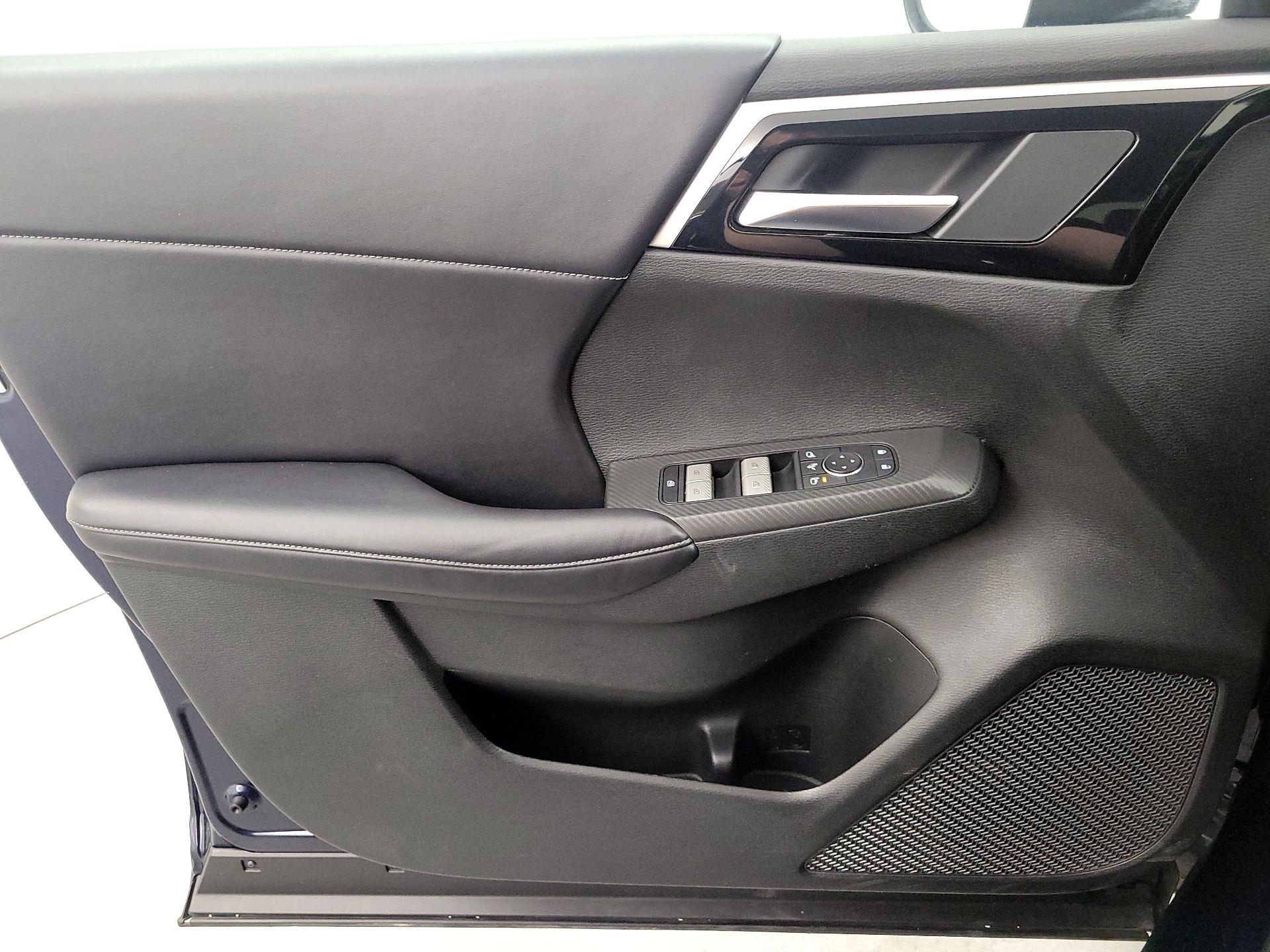 Thumbnail: 2024 Mitsubishi Outlander - 12