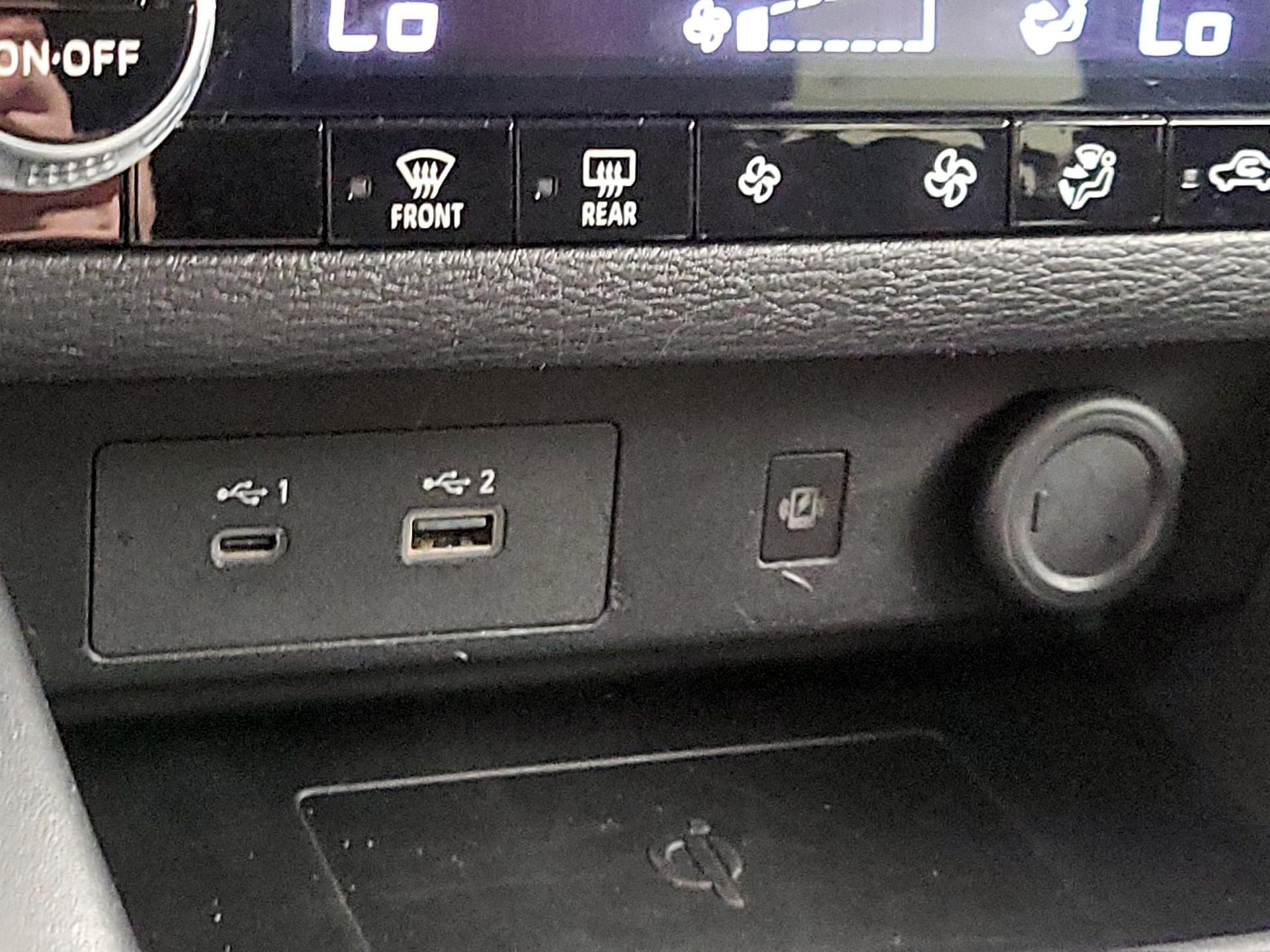 Thumbnail: 2024 Mitsubishi Outlander - 19