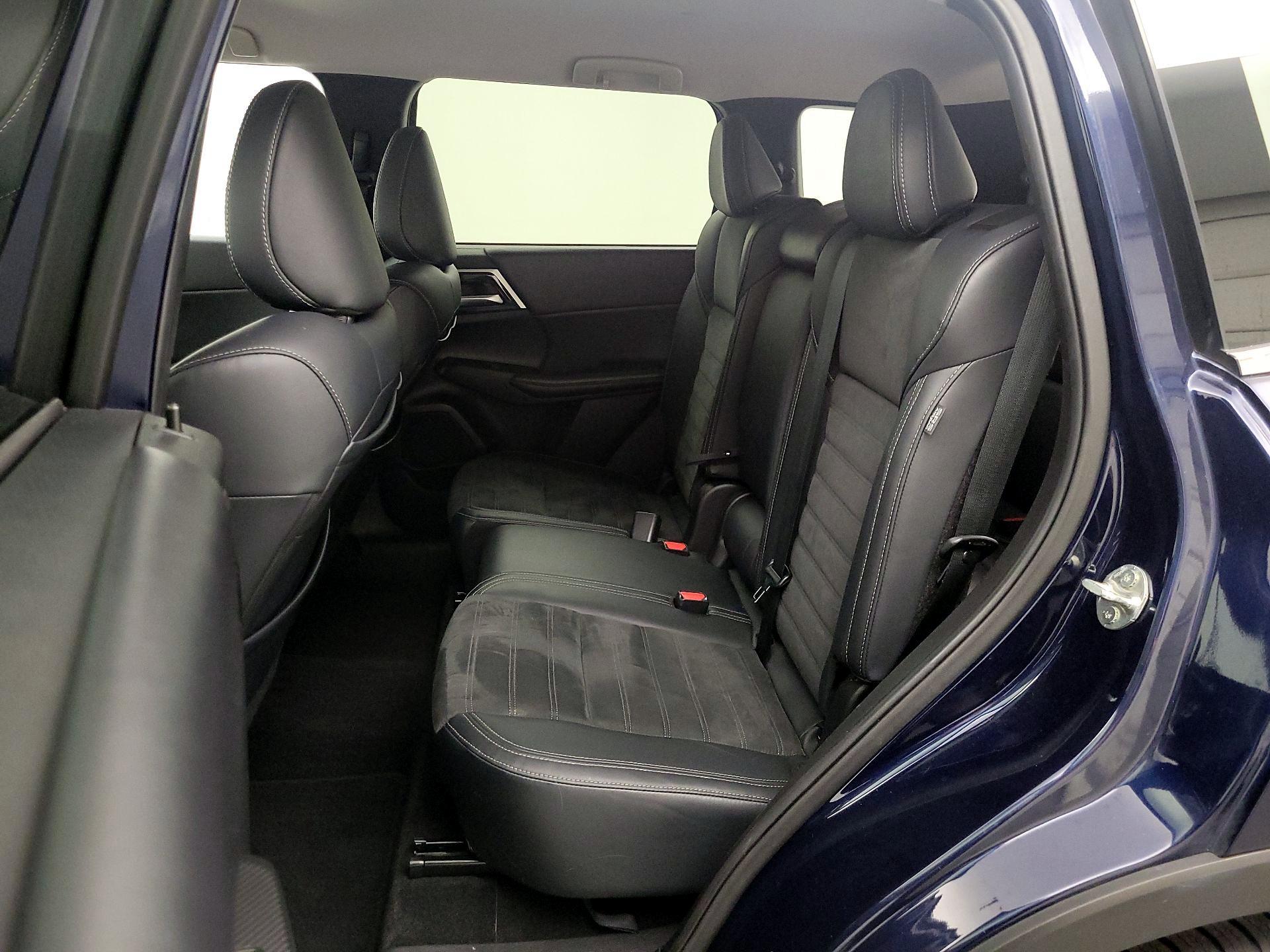 Thumbnail: 2024 Mitsubishi Outlander - 20