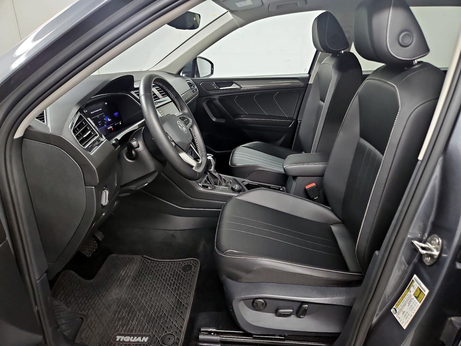 2022 Volkswagen Tiguan SE - Photo 12