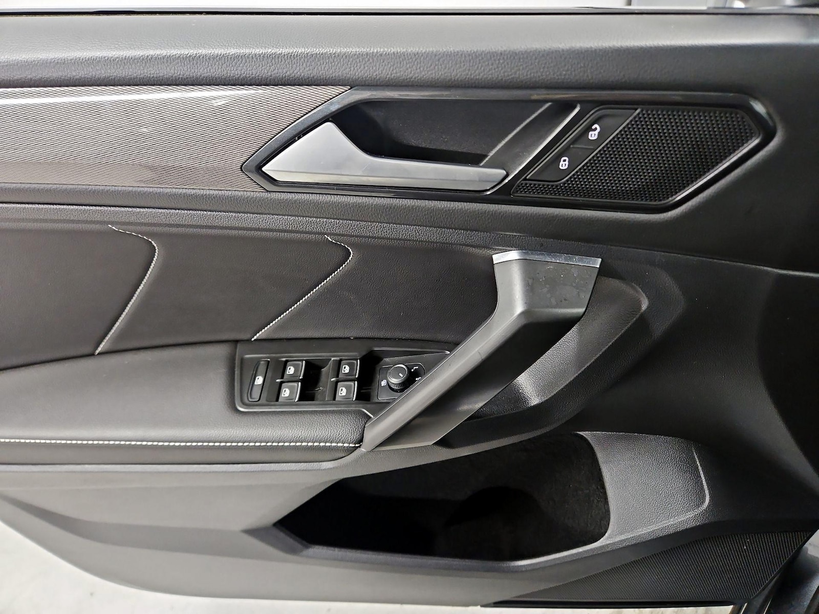 2022 Volkswagen Tiguan SE - Photo 13