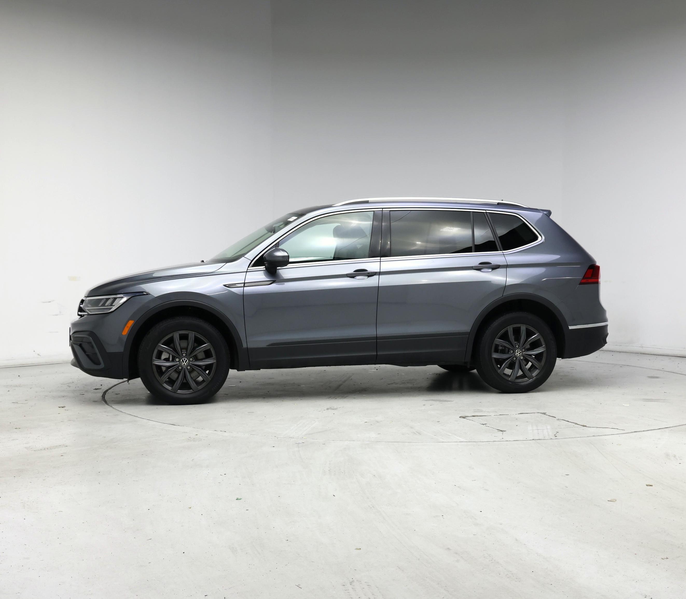 Thumbnail: 2022 Volkswagen Tiguan - 3