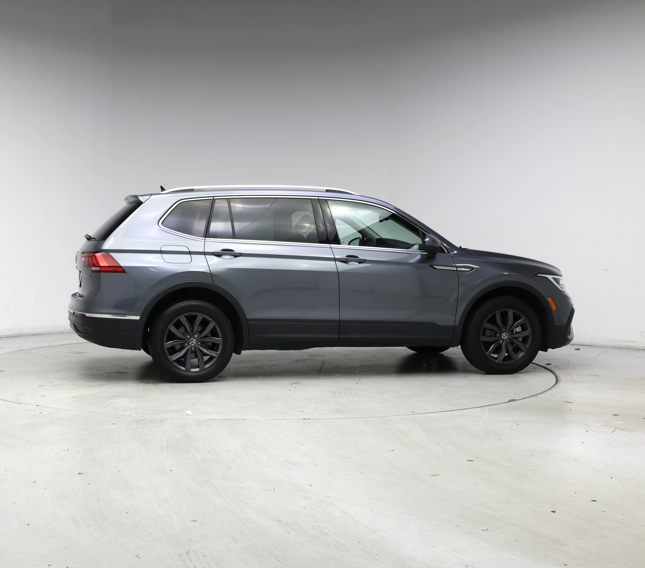 Thumbnail: 2022 Volkswagen Tiguan - 7