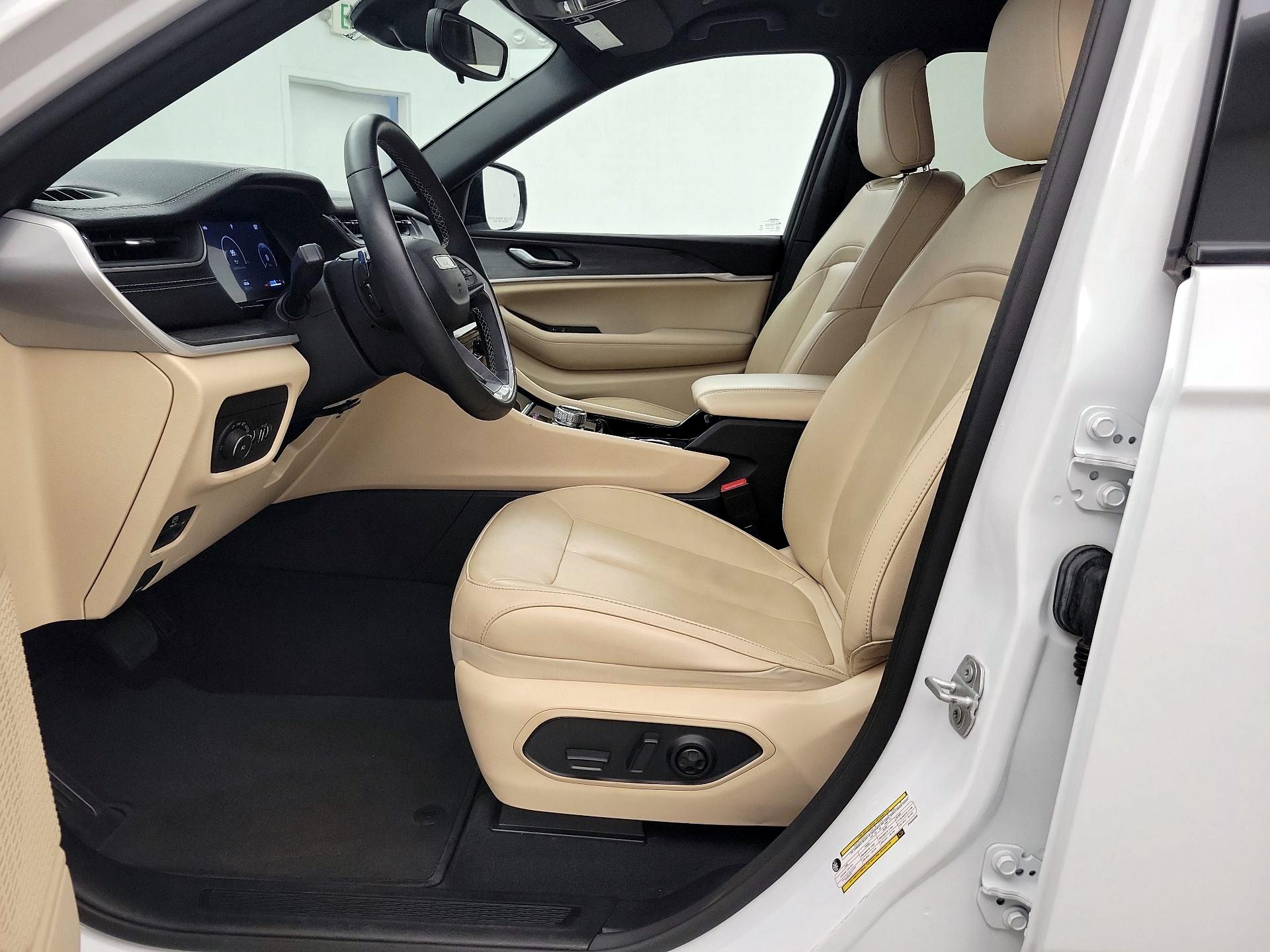 Thumbnail: 2023 Jeep Grand Cherokee - 11