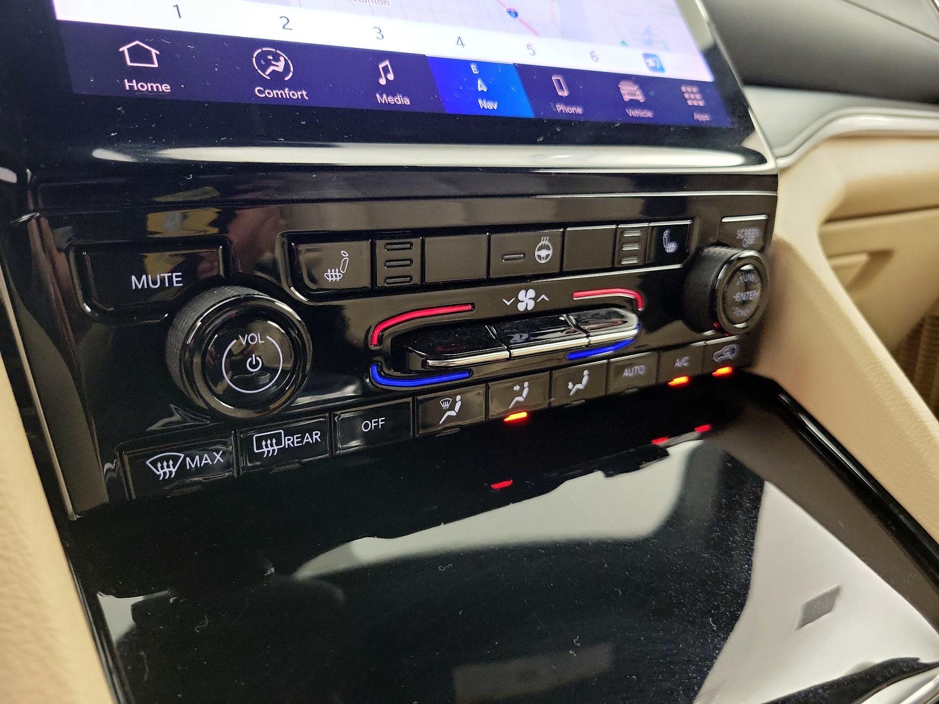 Thumbnail: 2023 Jeep Grand Cherokee - 17