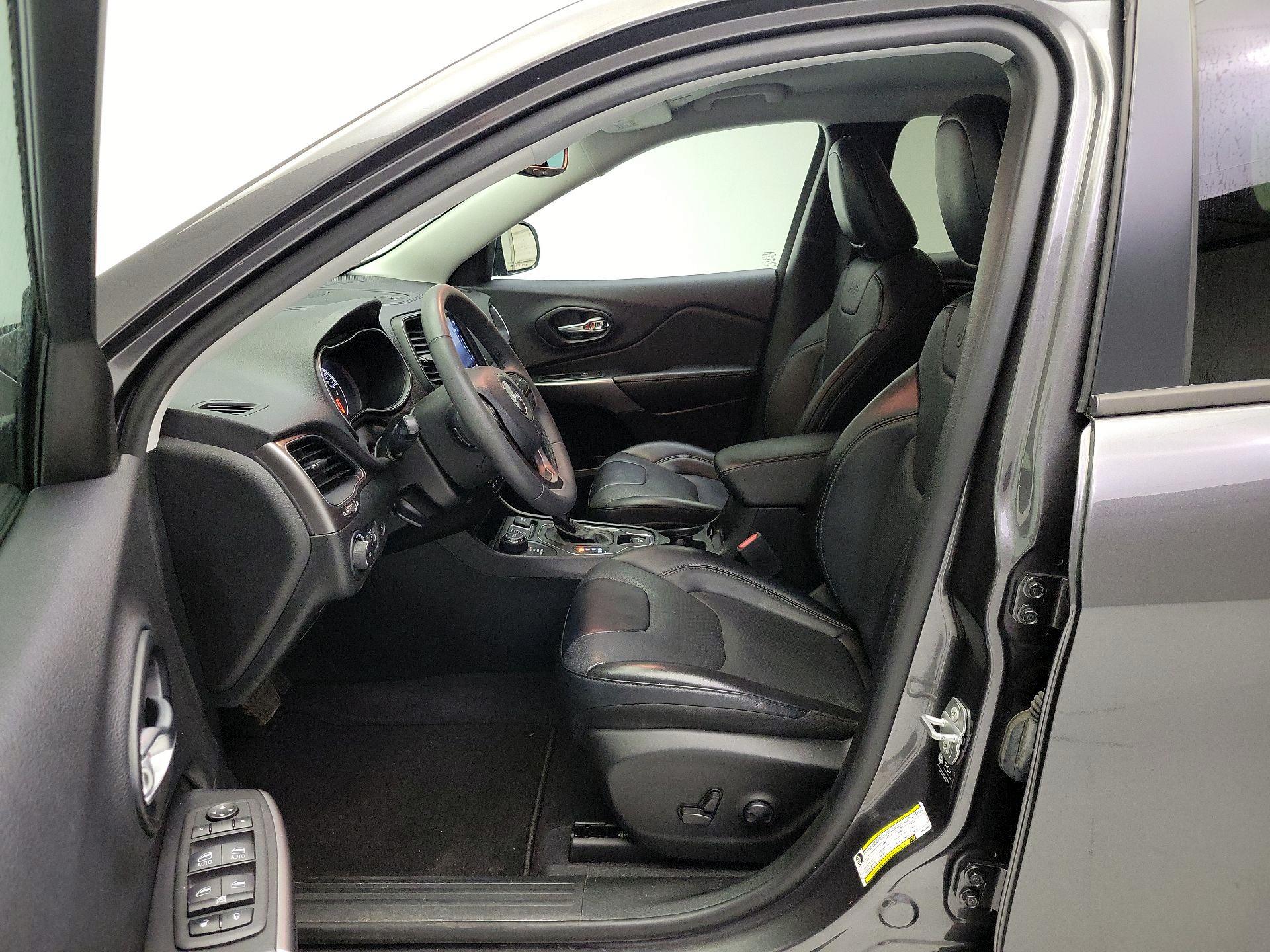 Thumbnail: 2022 Jeep Cherokee - 11