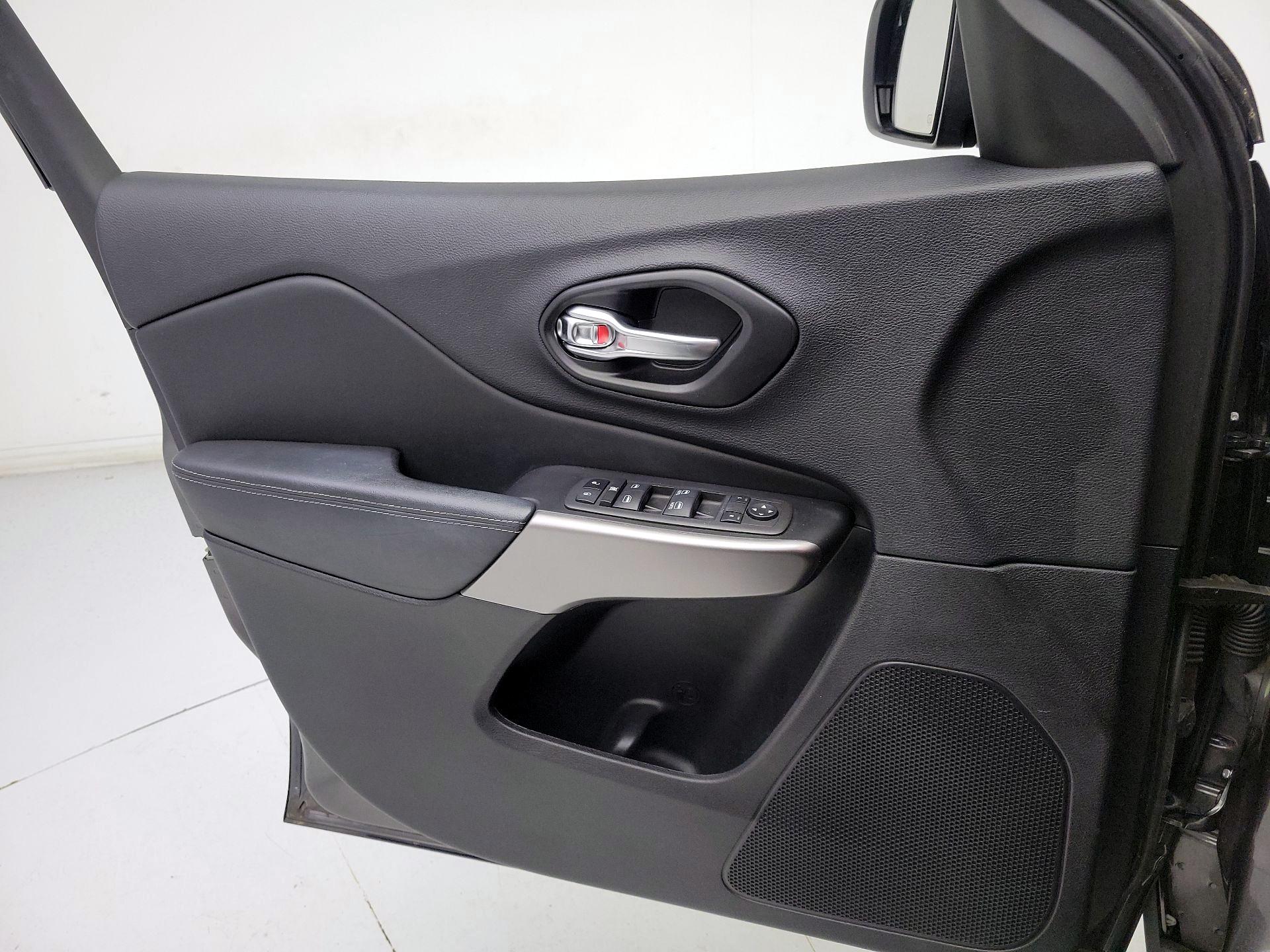 Thumbnail: 2022 Jeep Cherokee - 12