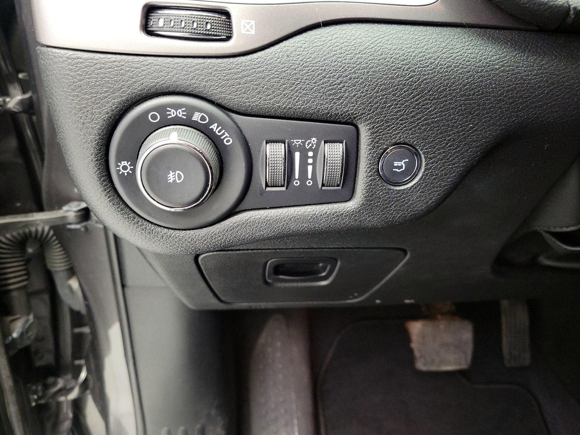 Thumbnail: 2022 Jeep Cherokee - 13