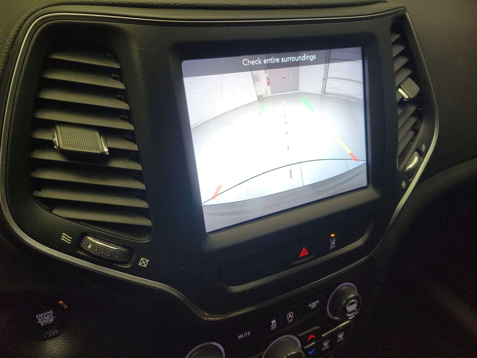 Thumbnail: 2022 Jeep Cherokee - 14