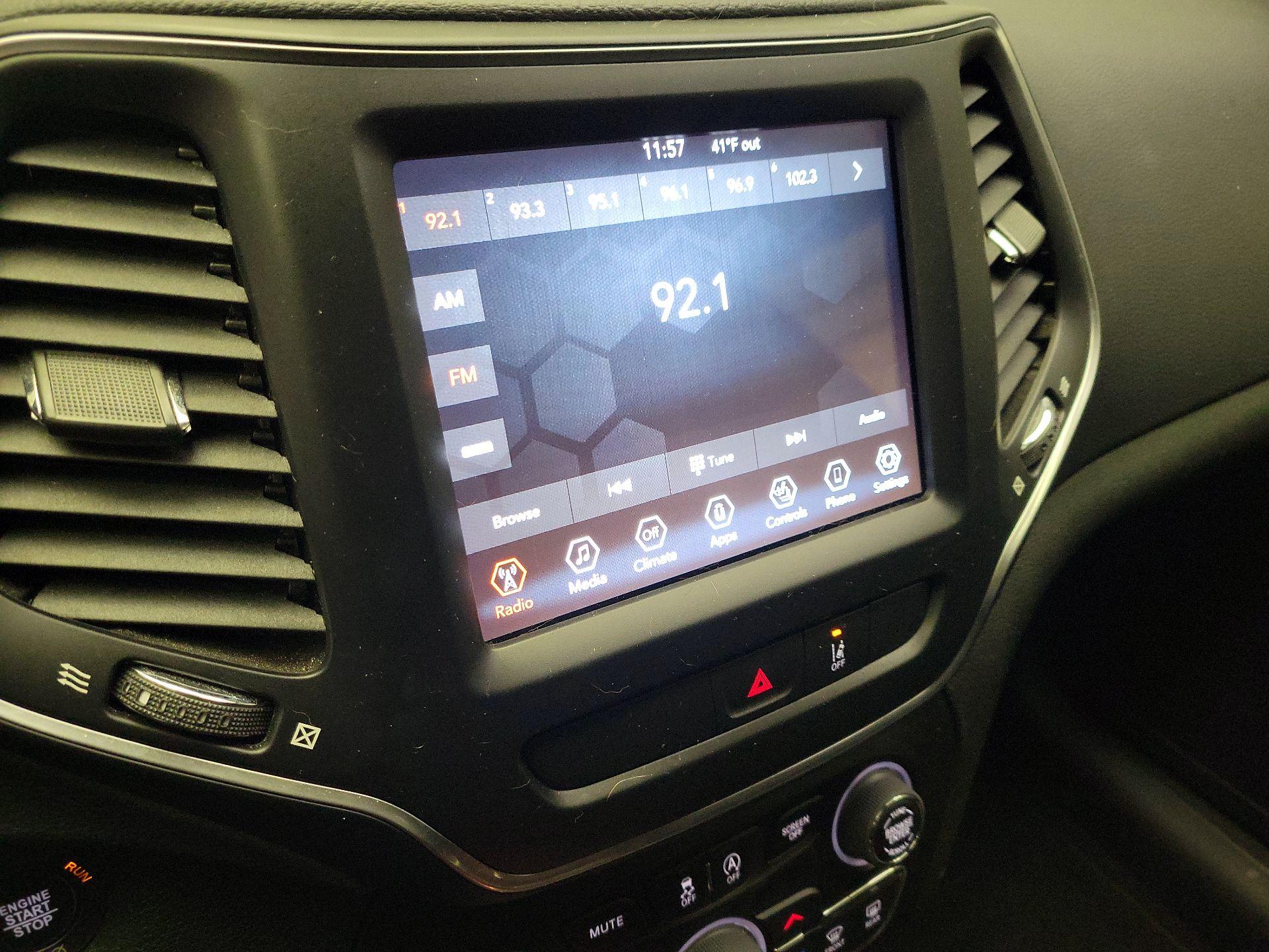 Thumbnail: 2022 Jeep Cherokee - 15