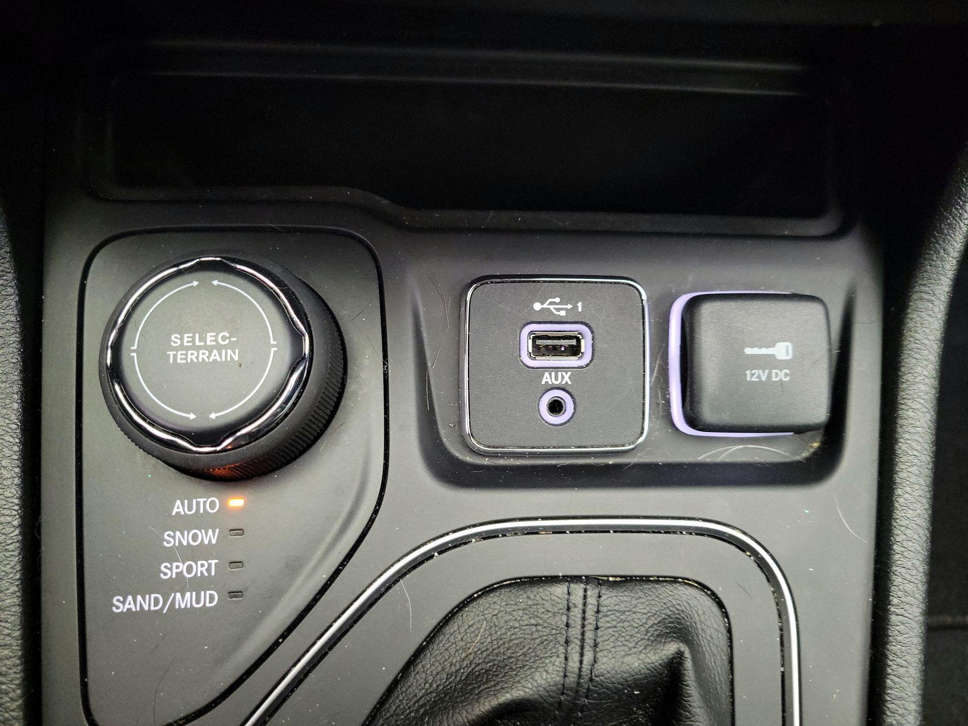 Thumbnail: 2022 Jeep Cherokee - 18