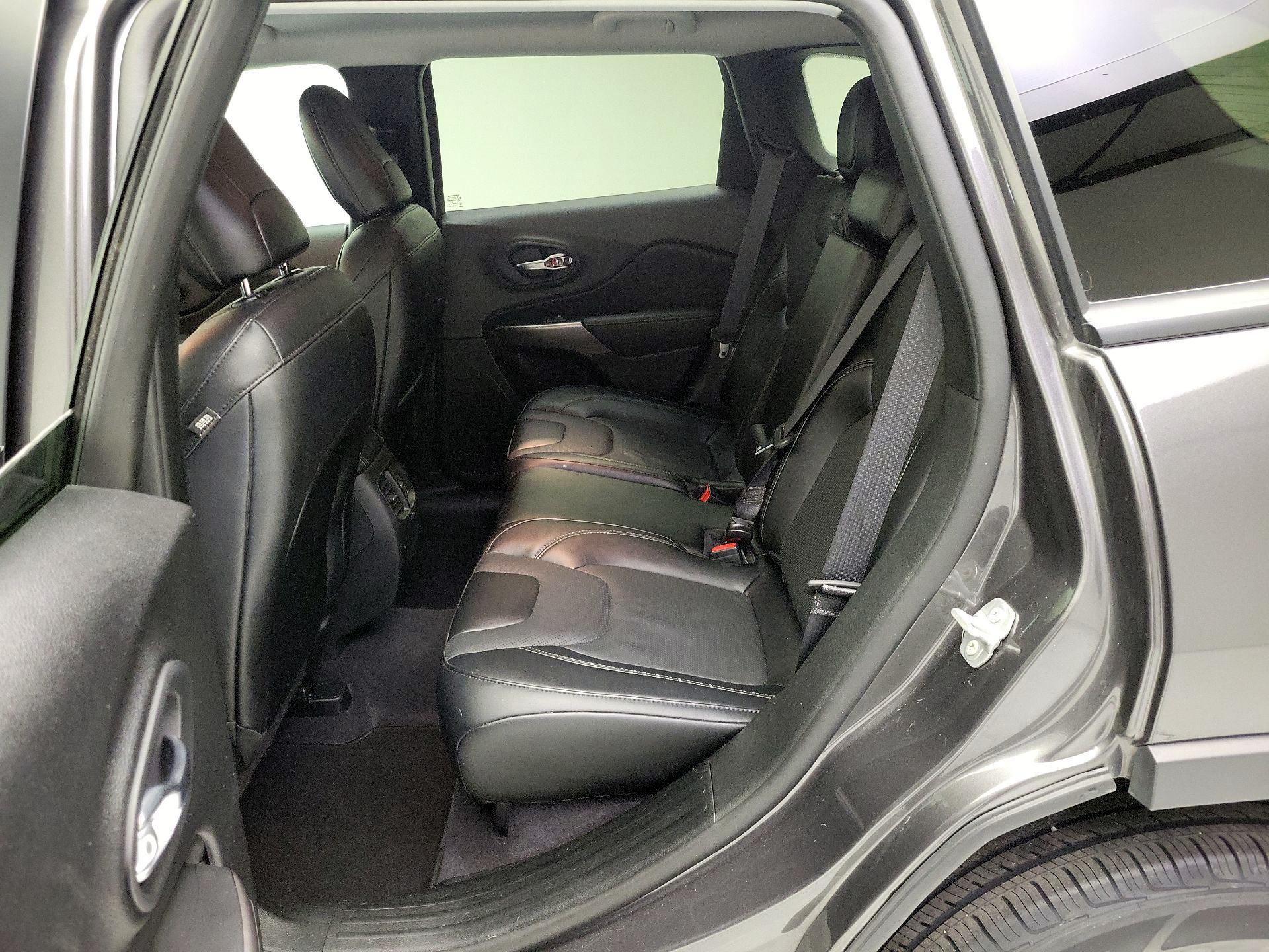 Thumbnail: 2022 Jeep Cherokee - 19