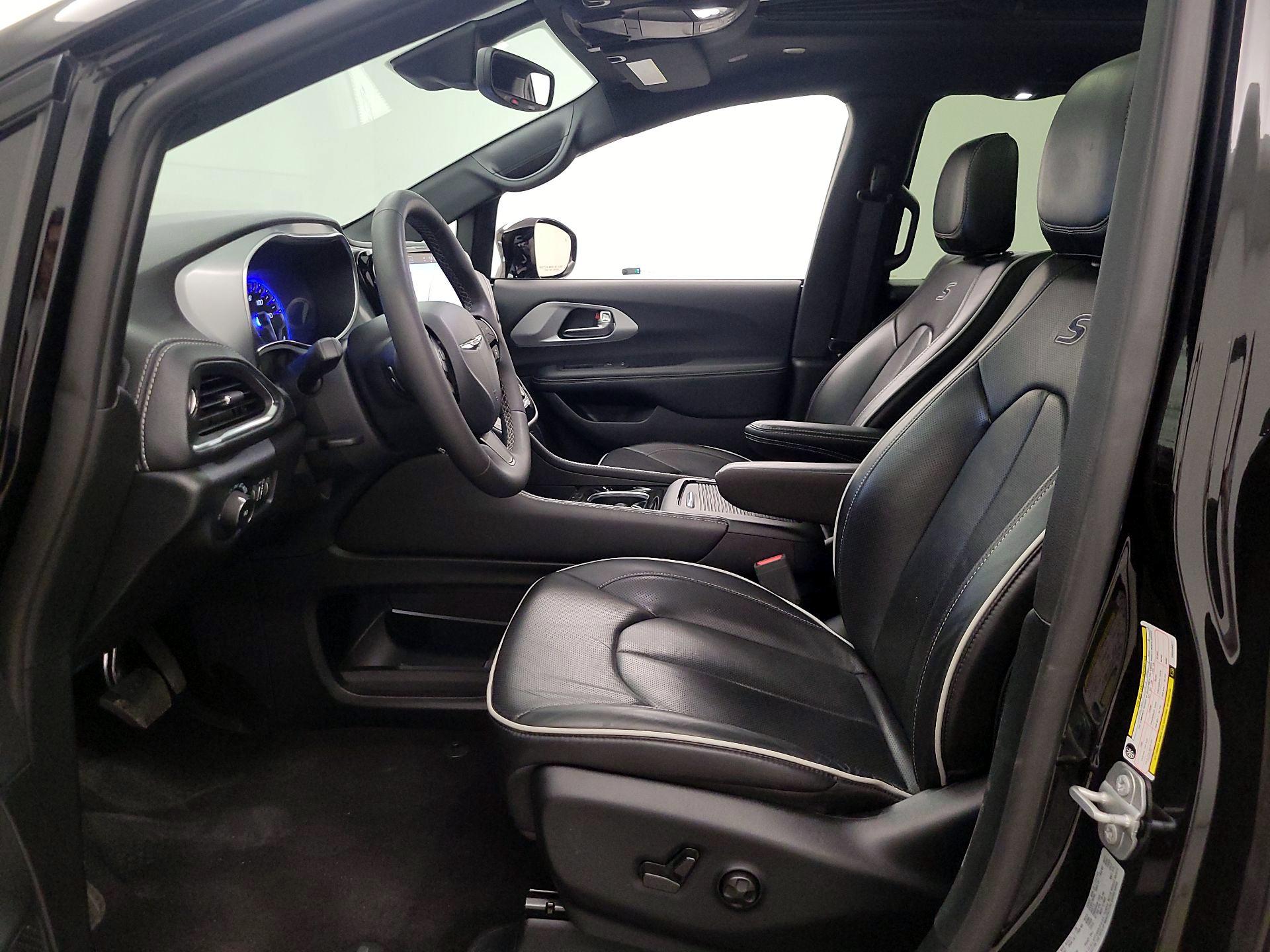 Thumbnail: 2025 Chrysler Pacifica - 11