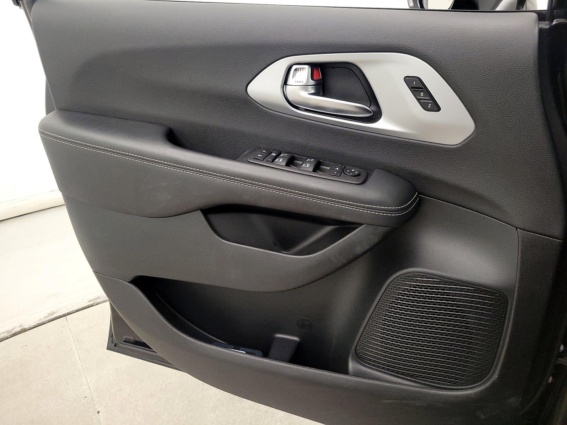 Thumbnail: 2025 Chrysler Pacifica - 12