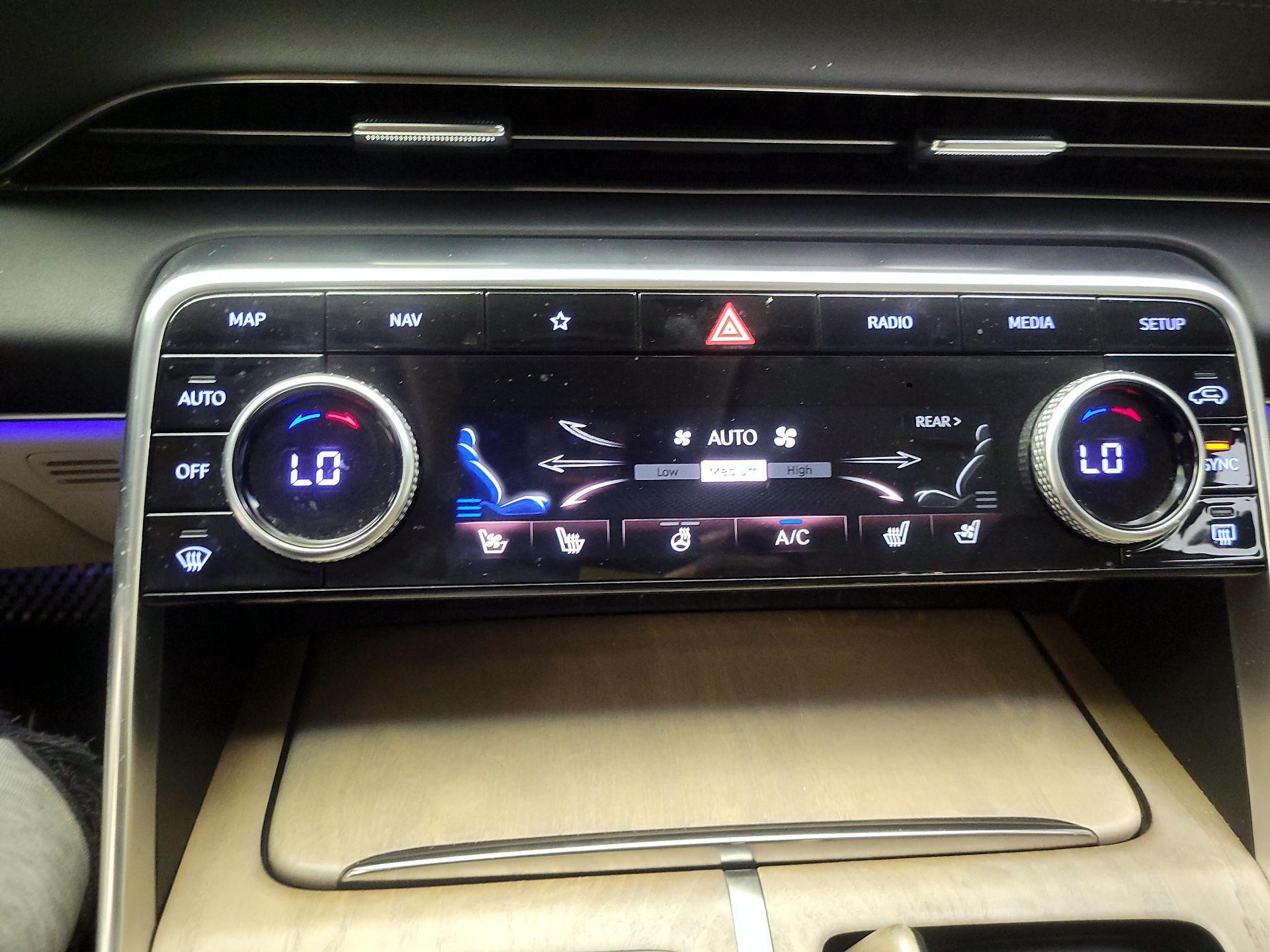 Thumbnail: 2021 Genesis GV80 - 15