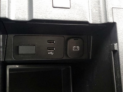 USB/AUX Ports