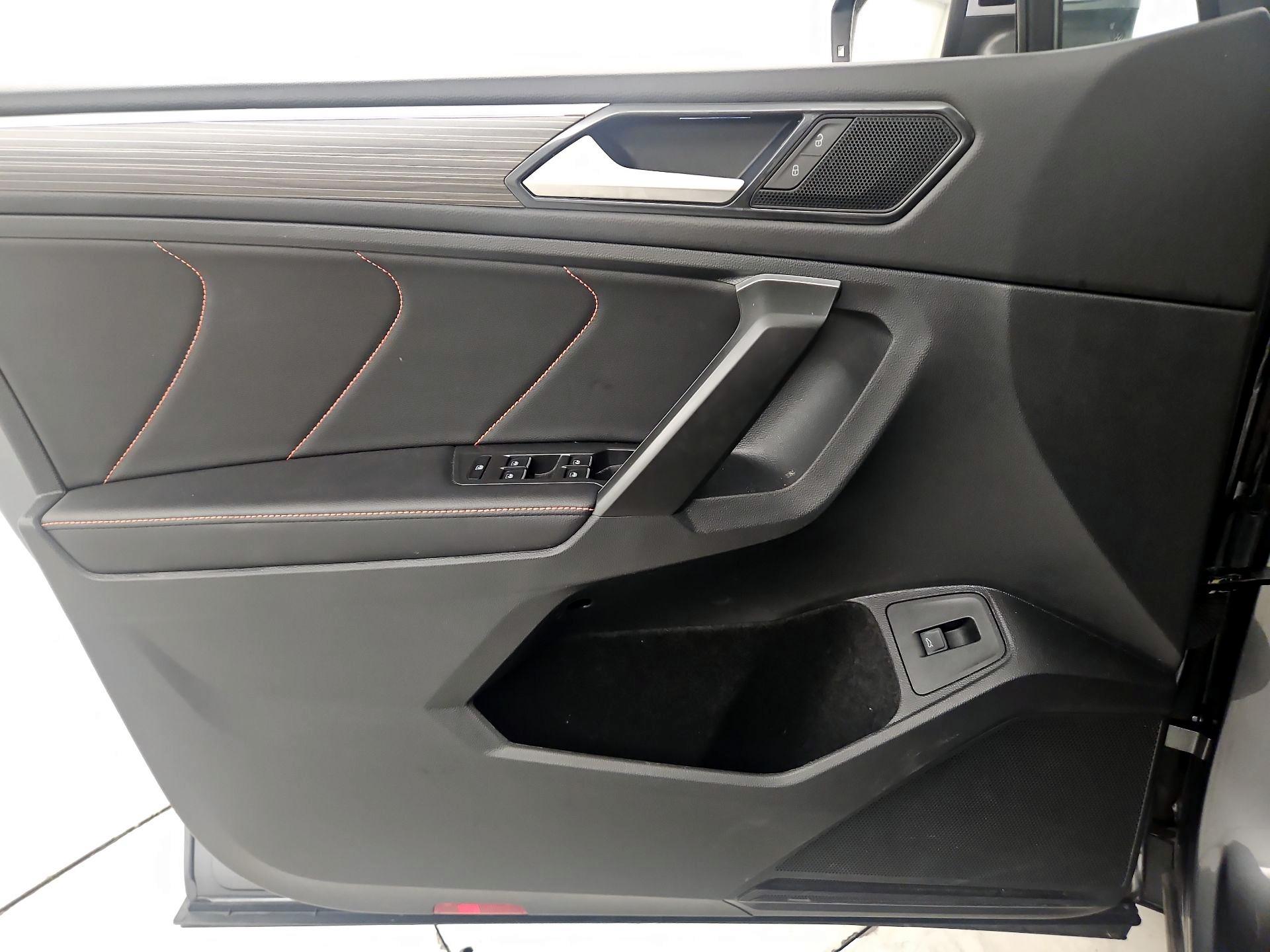 Thumbnail: 2024 Volkswagen Tiguan - 12